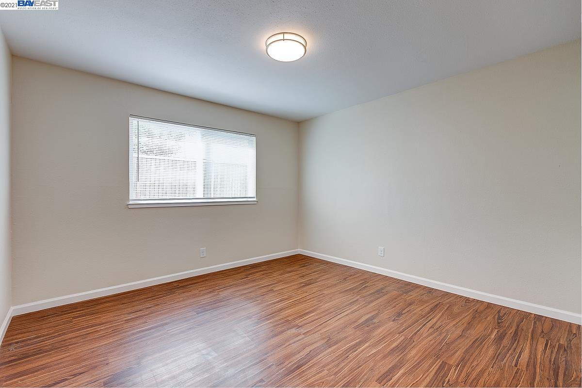 2056 Glen Way, EAST PALO ALTO, California 94303, ,Comm Ri Multi-units 5+,For Sale,Glen Way,40966750