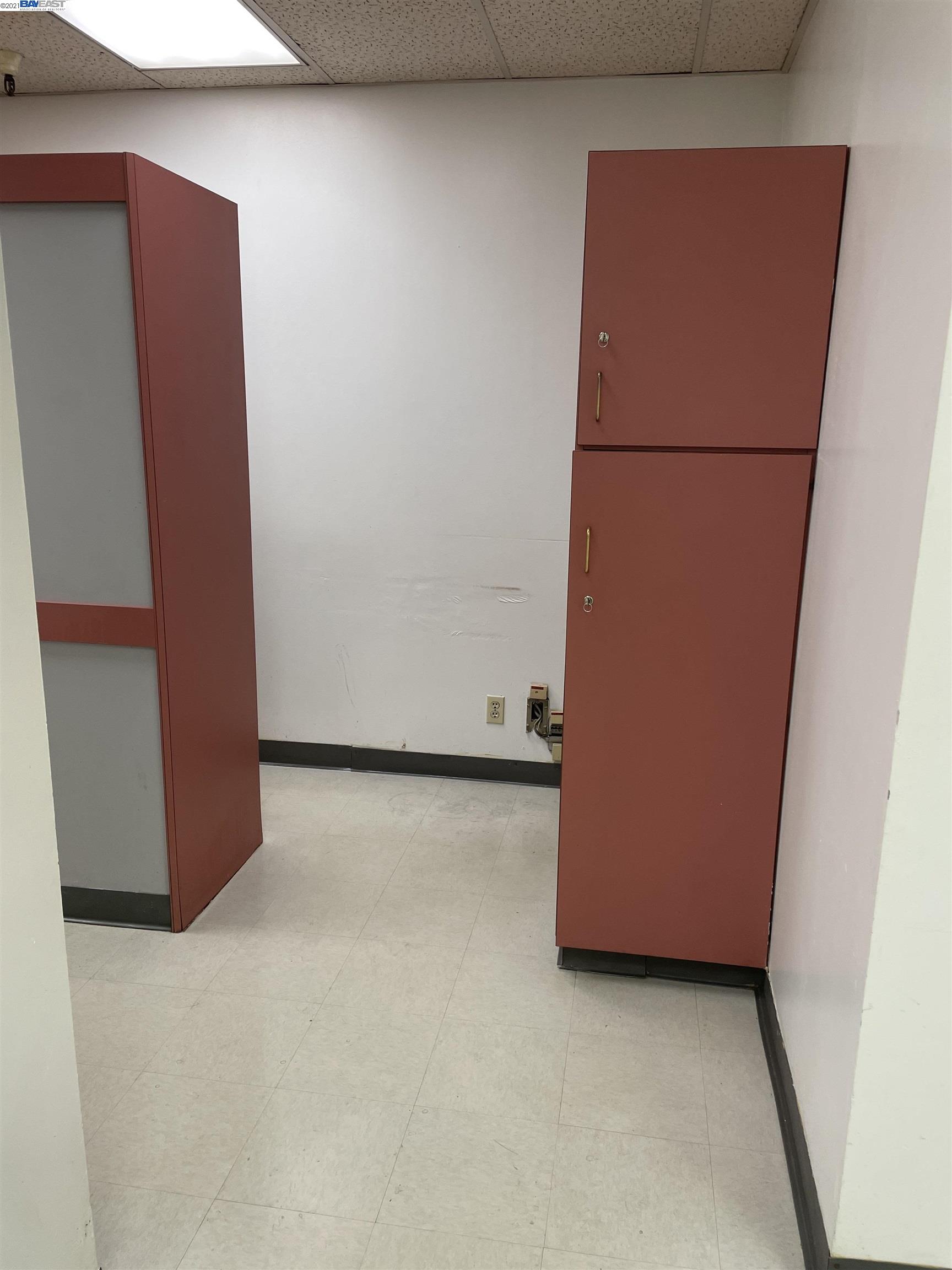 322 8th St #SD, OAKLAND, California 94607, ,Comm Industrial For Lease,For Rent,8th St #SD,40967486