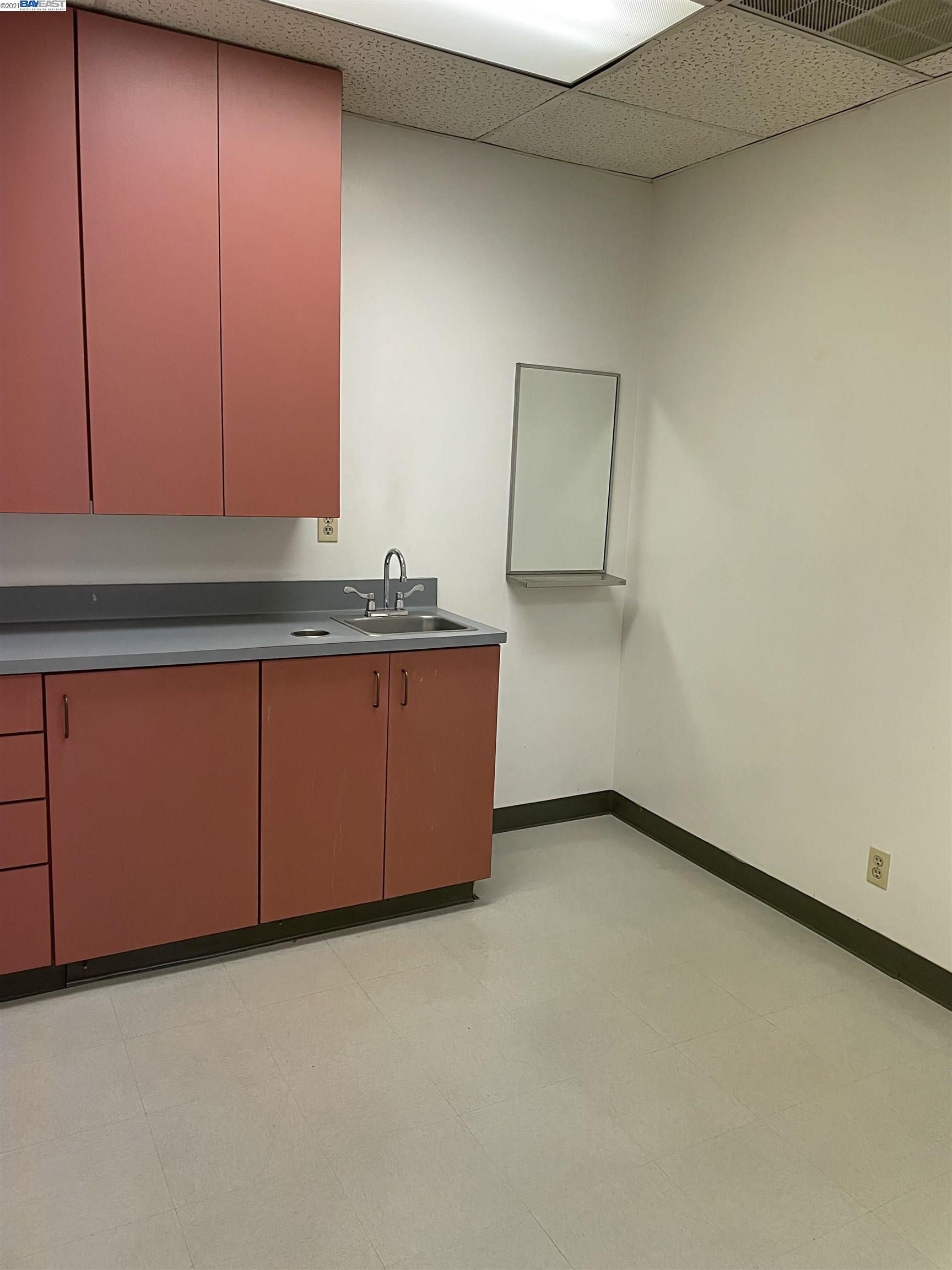 322 8th St #SD, OAKLAND, California 94607, ,Comm Industrial For Lease,For Rent,8th St #SD,40967486