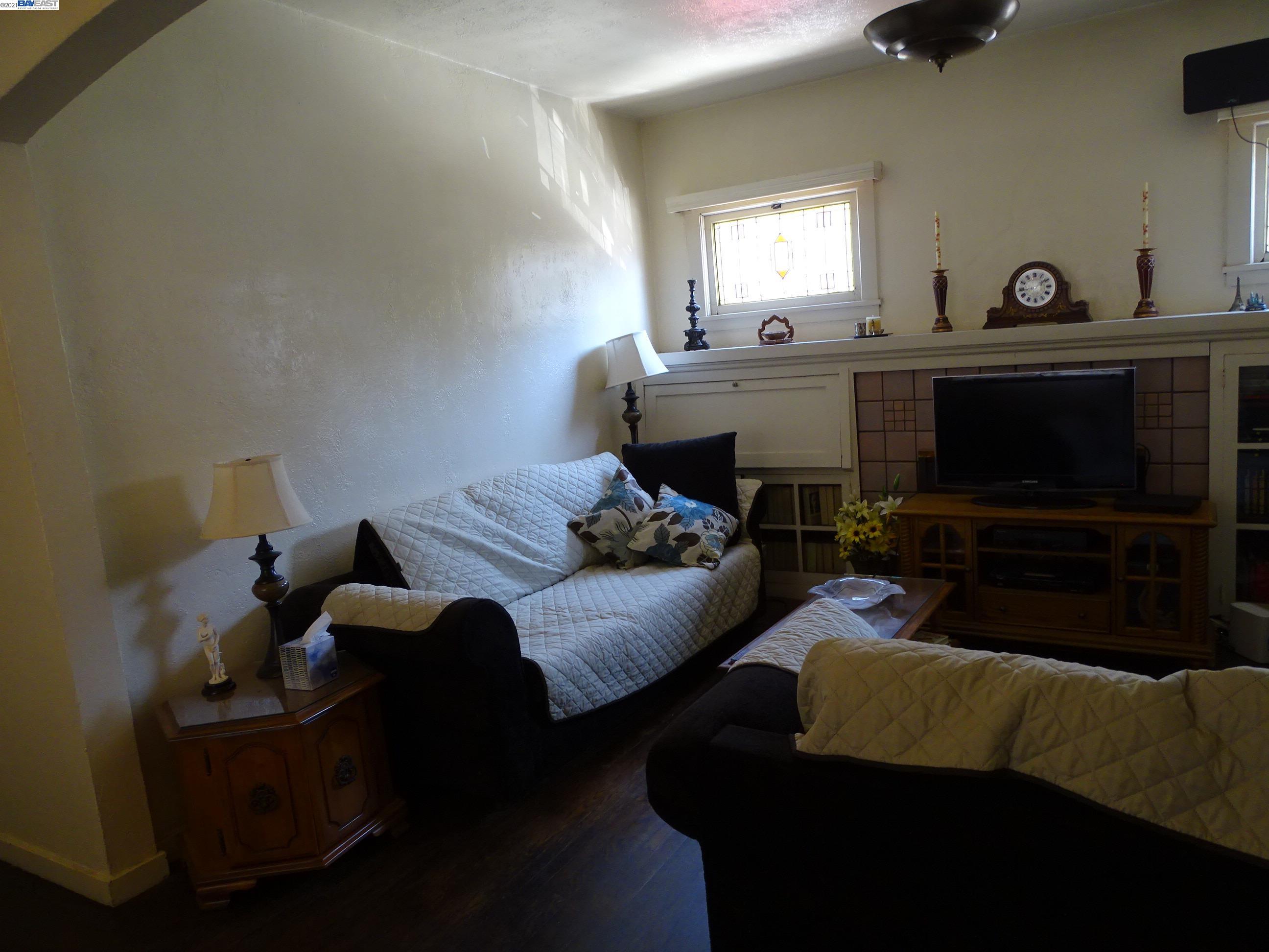 2121 Santa Clara Ave, ALAMEDA, California 94501, ,Comm Ri Multi-units 5+,For Sale,Santa Clara Ave,40967290