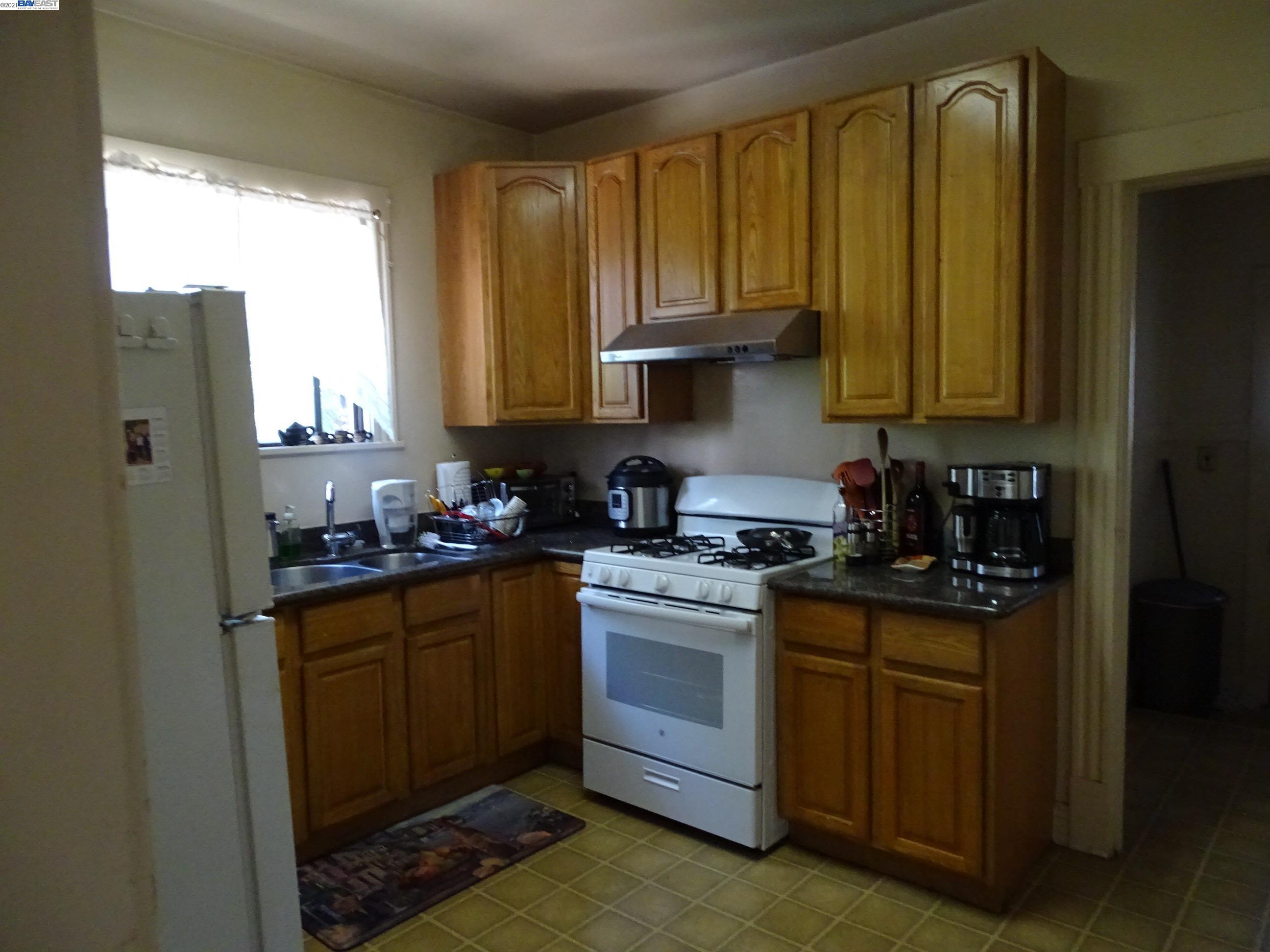 2121 Santa Clara Ave, ALAMEDA, California 94501, ,Comm Ri Multi-units 5+,For Sale,Santa Clara Ave,40967290