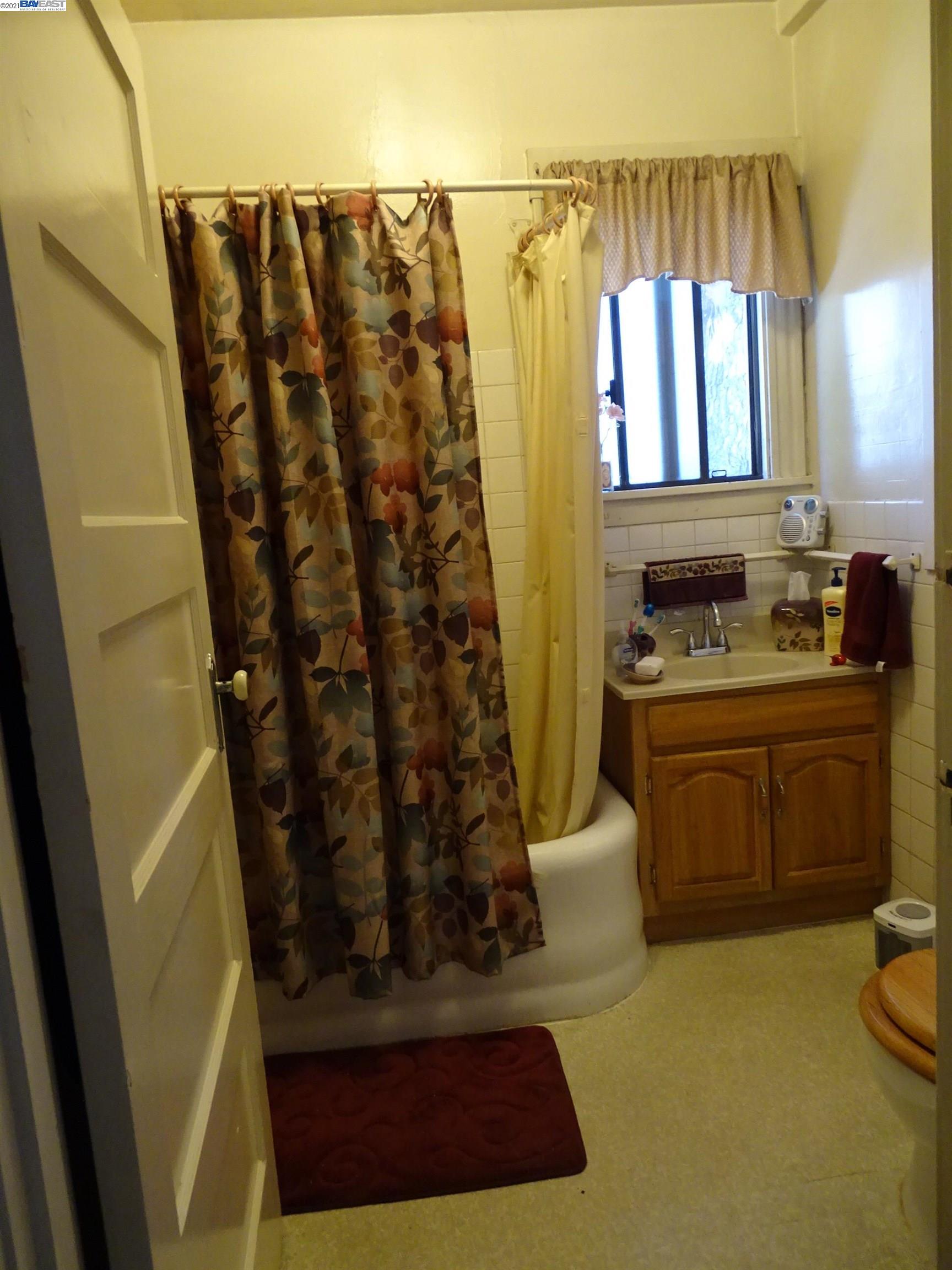 2121 Santa Clara Ave, ALAMEDA, California 94501, ,Comm Ri Multi-units 5+,For Sale,Santa Clara Ave,40967290