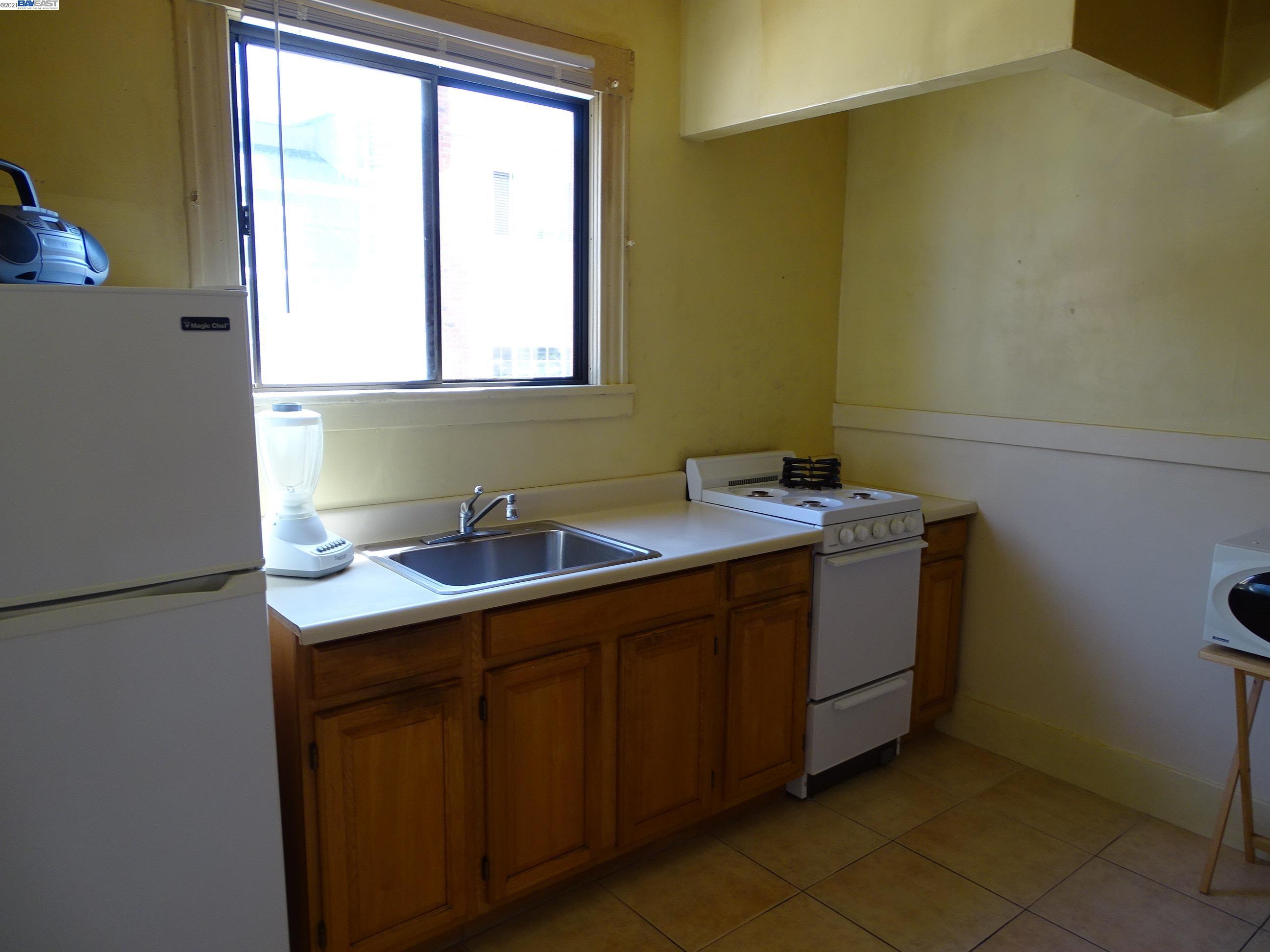 2121 Santa Clara Ave, ALAMEDA, California 94501, ,Comm Ri Multi-units 5+,For Sale,Santa Clara Ave,40967290