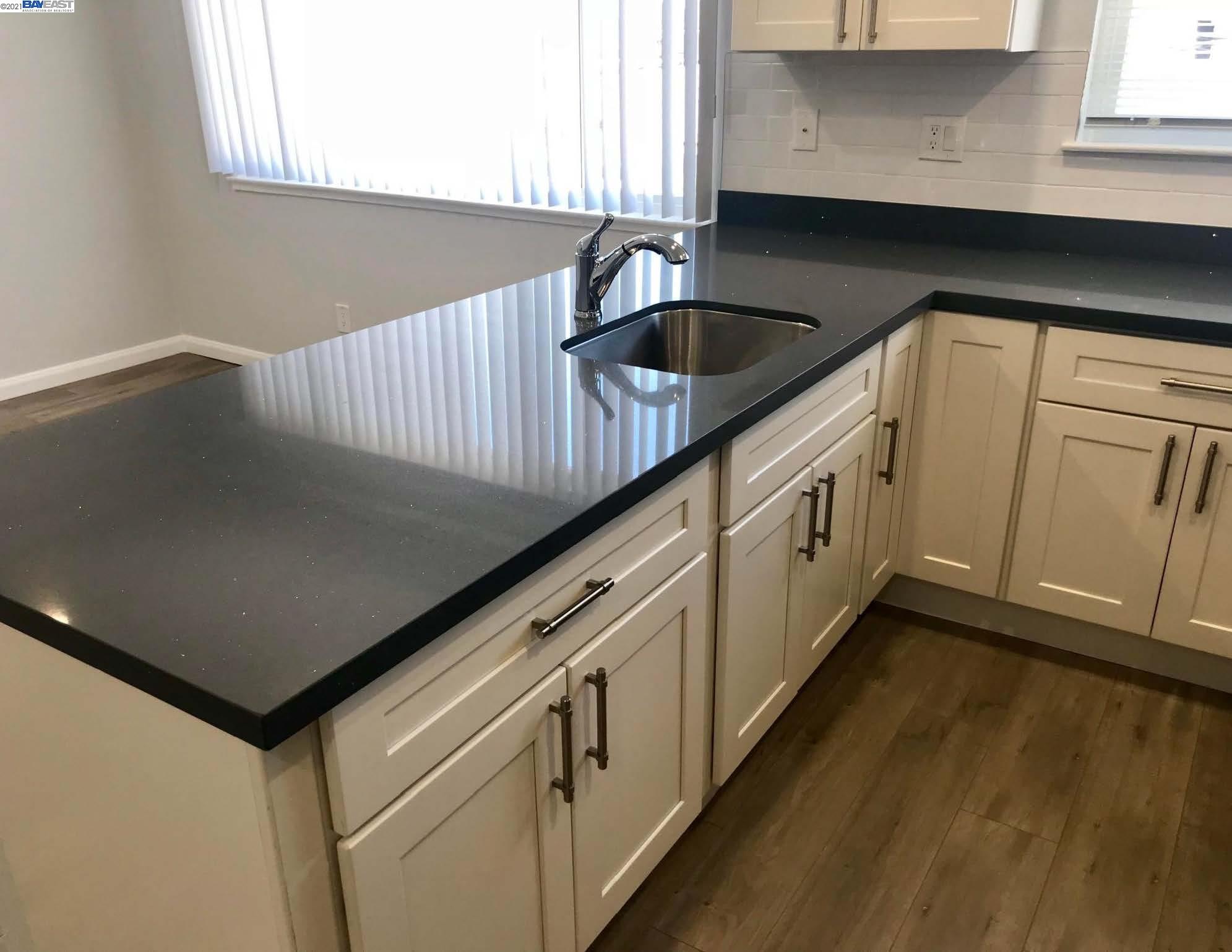 1654 25Th Ave, OAKLAND, California 94601, ,Comm Ri Multi-units 5+,For Sale,25Th Ave,40969556