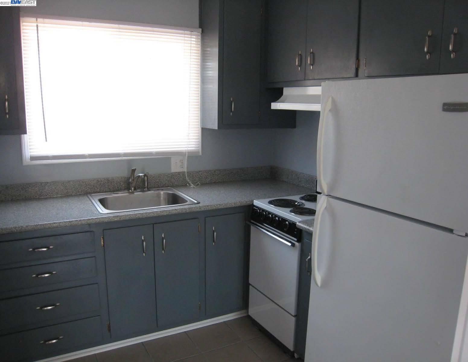 1654 25Th Ave, OAKLAND, California 94601, ,Comm Ri Multi-units 5+,For Sale,25Th Ave,40969556
