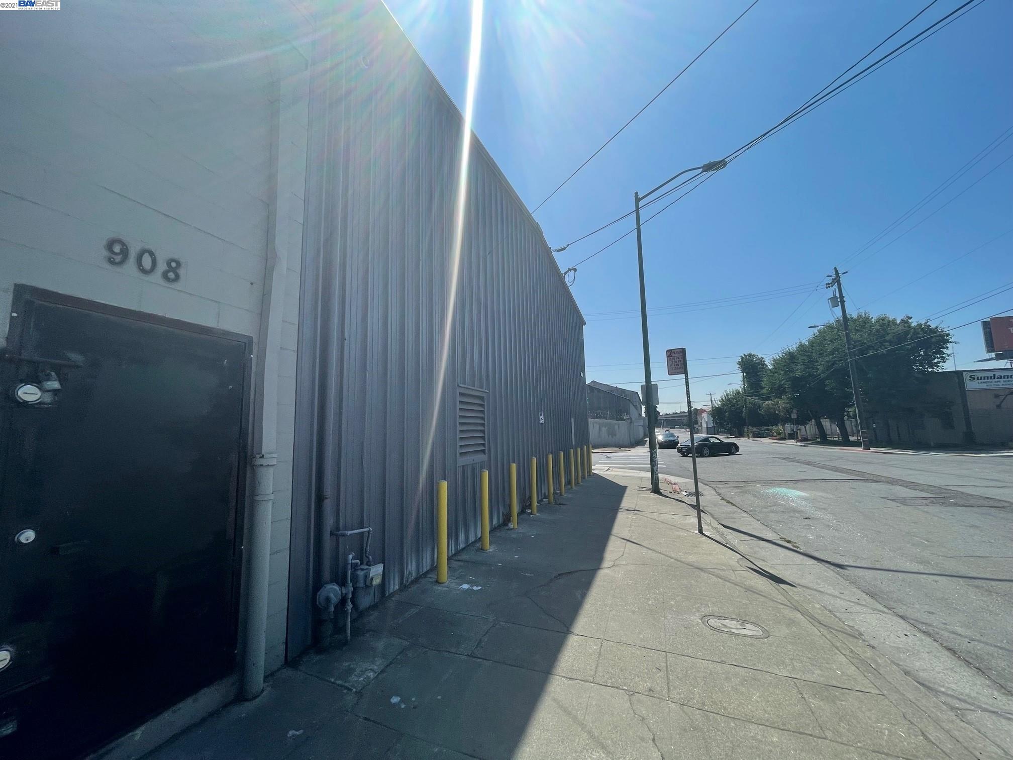 900 75th, OAKLAND, California 94621, ,Comm Industrial For Sale,For Sale,75th,40969570