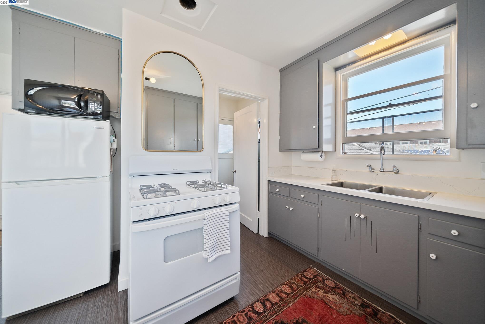 950 Kains Avenue, ALBANY, California 94706, ,Comm Ri Multi-units 5+,For Sale,Kains Avenue,40970788