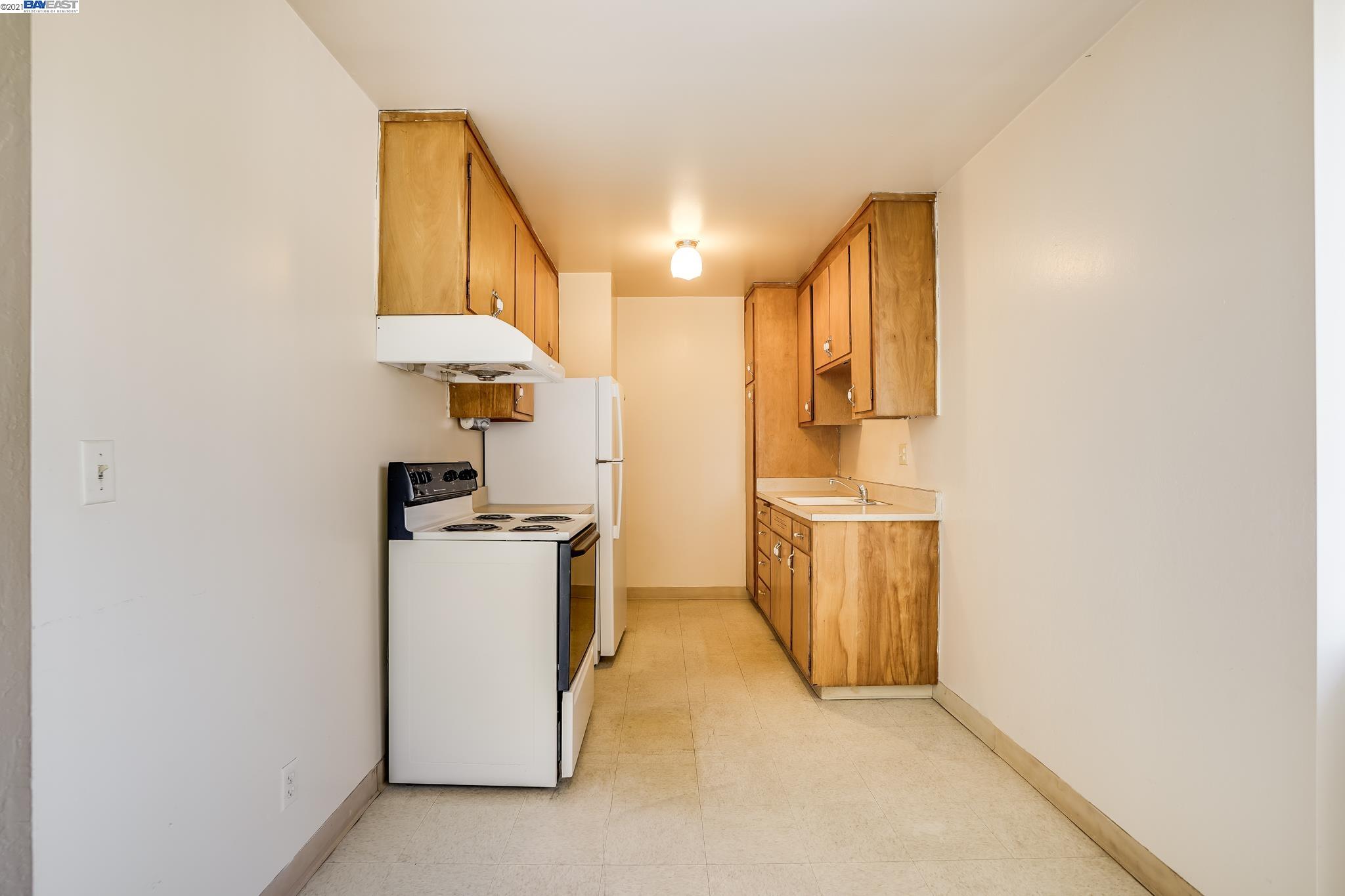 2215 Central Ave, ALAMEDA, California 94501, ,Comm Ri Multi-units 5+,For Sale,Central Ave,40971020