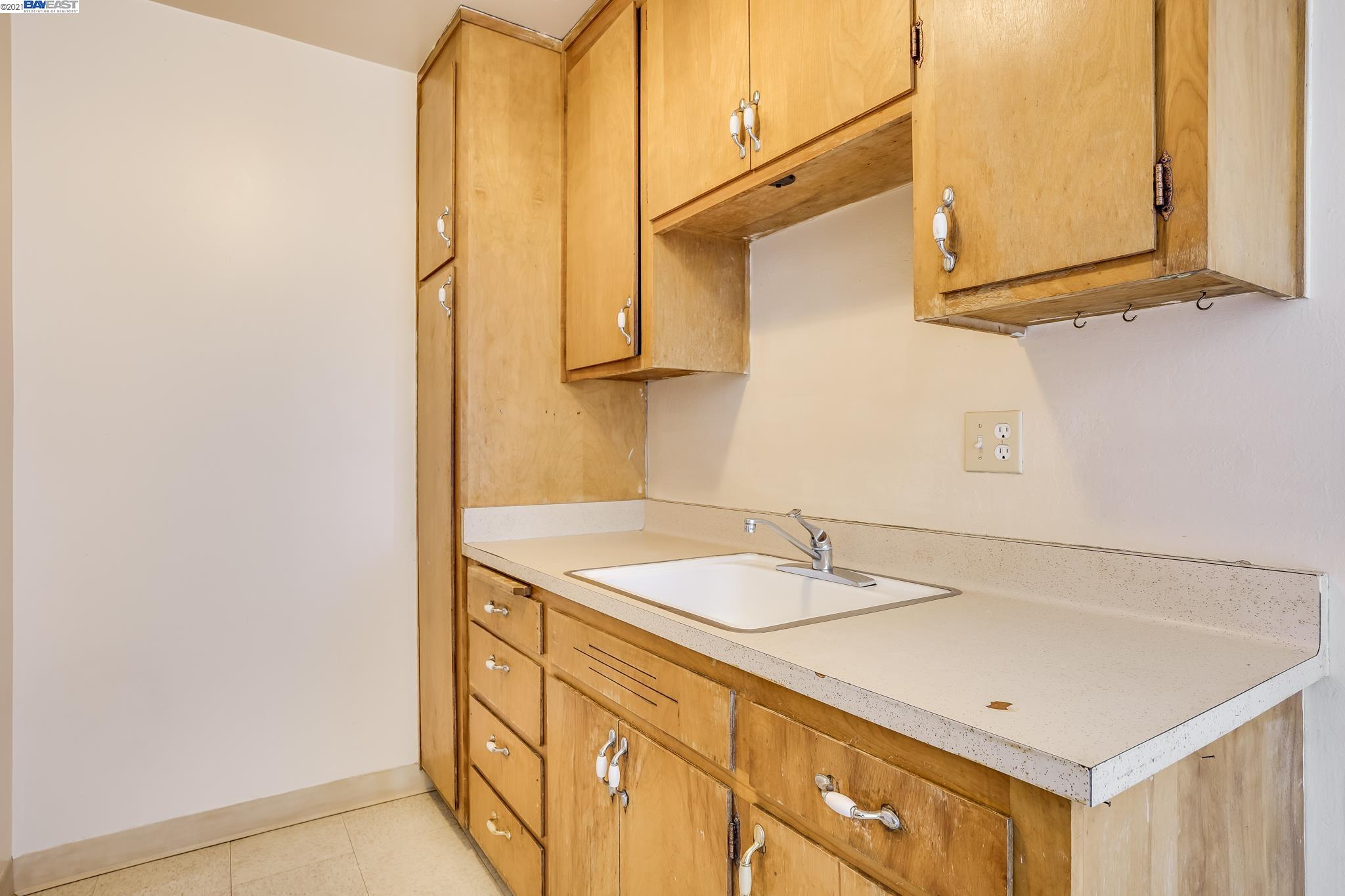 2215 Central Ave, ALAMEDA, California 94501, ,Comm Ri Multi-units 5+,For Sale,Central Ave,40971020