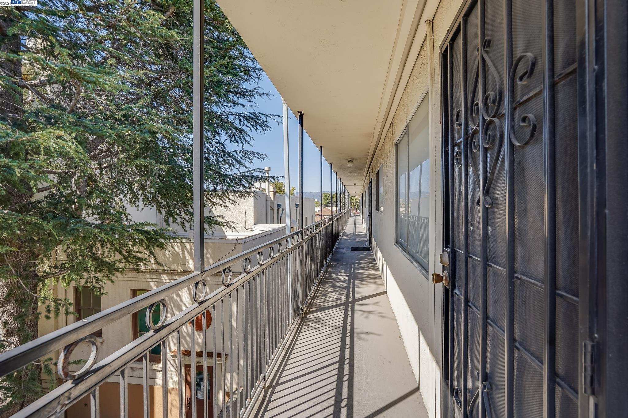 2215 Central Ave, ALAMEDA, California 94501, ,Comm Ri Multi-units 5+,For Sale,Central Ave,40971020