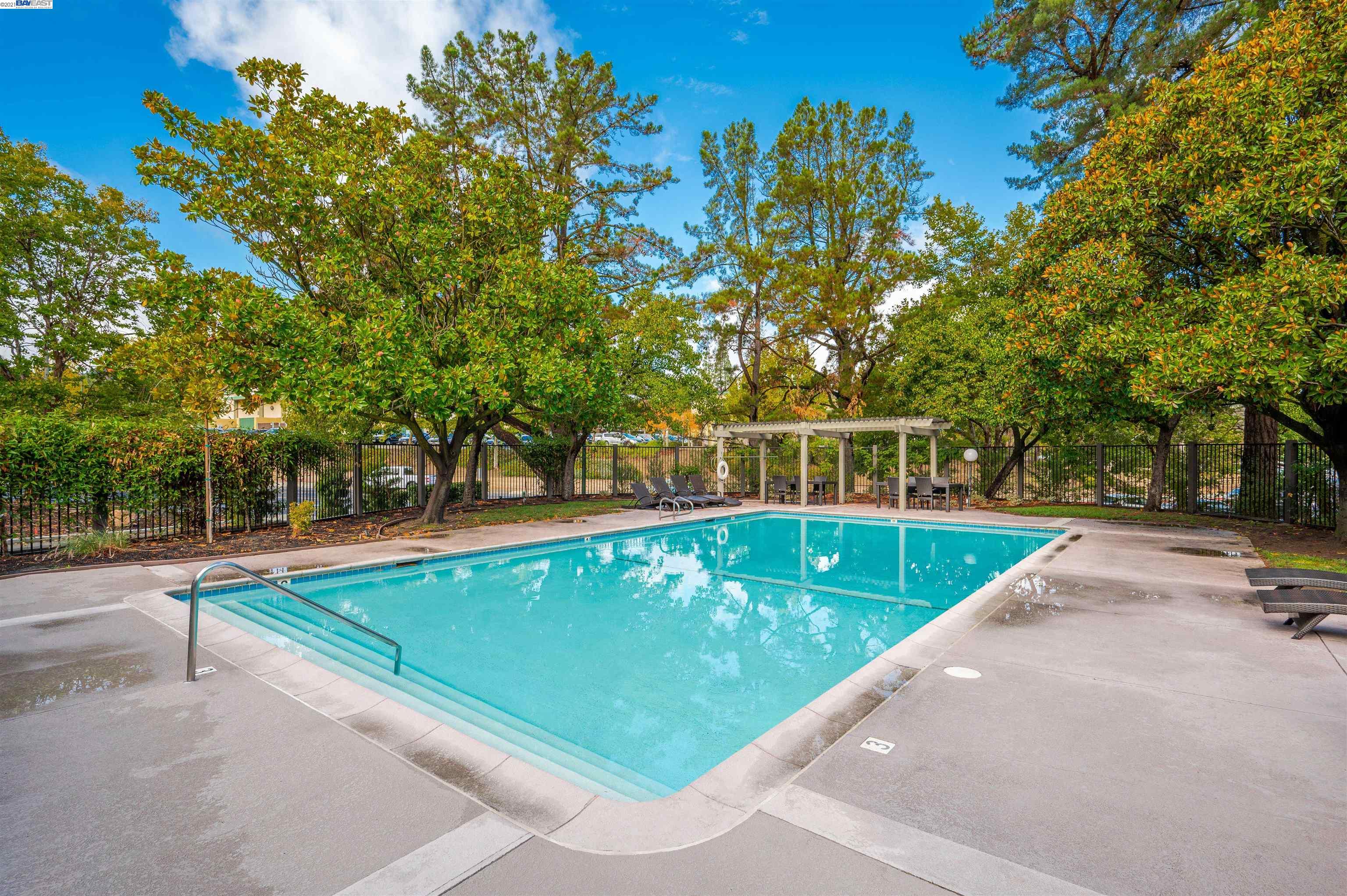 1824 Camino Verde, WALNUT CREEK, California 94597-2266, ,Comm Ri Multi-units 5+,For Sale,Camino Verde,40972218