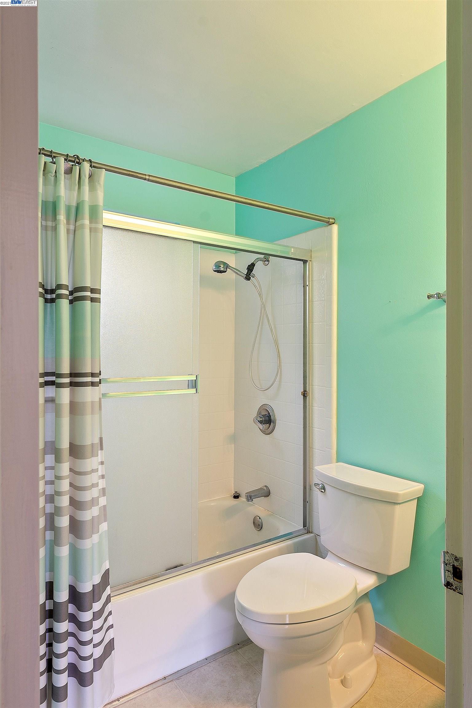 2233 Clinton Ave, ALAMEDA, California 94501, ,Comm Ri Multi-units 5+,For Sale,Clinton Ave,40972699