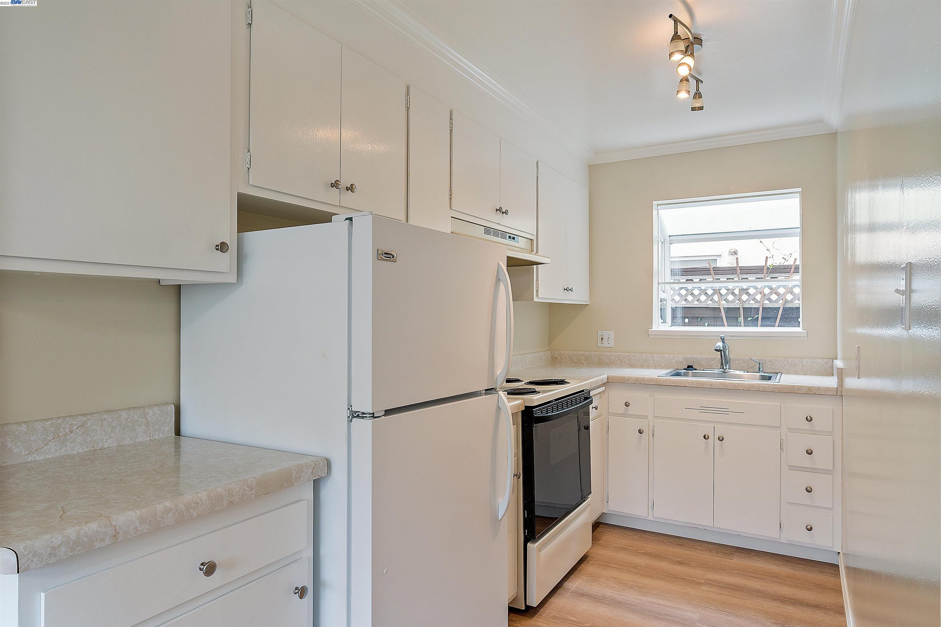 2233 Clinton Ave, ALAMEDA, California 94501, ,Comm Ri Multi-units 5+,For Sale,Clinton Ave,40972699
