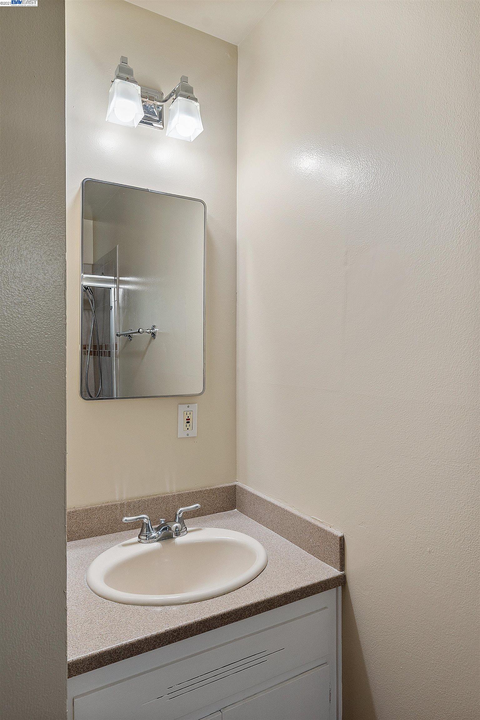 2233 Clinton Ave, ALAMEDA, California 94501, ,Comm Ri Multi-units 5+,For Sale,Clinton Ave,40972699