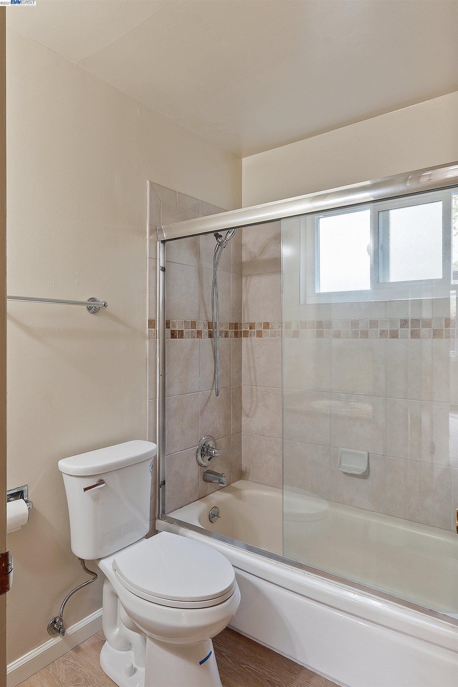 2233 Clinton Ave, ALAMEDA, California 94501, ,Comm Ri Multi-units 5+,For Sale,Clinton Ave,40972699