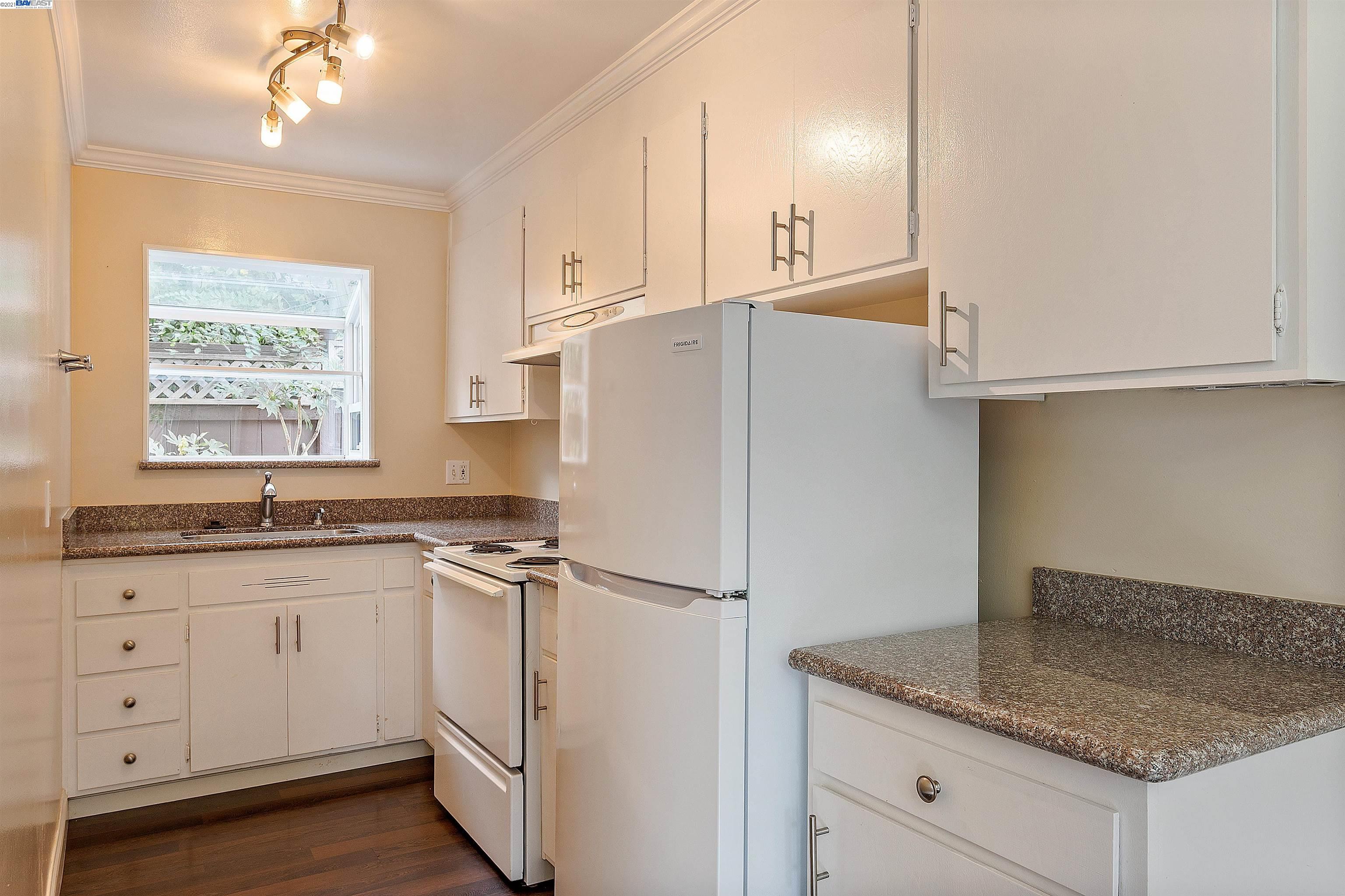 2233 Clinton Ave, ALAMEDA, California 94501, ,Comm Ri Multi-units 5+,For Sale,Clinton Ave,40972699