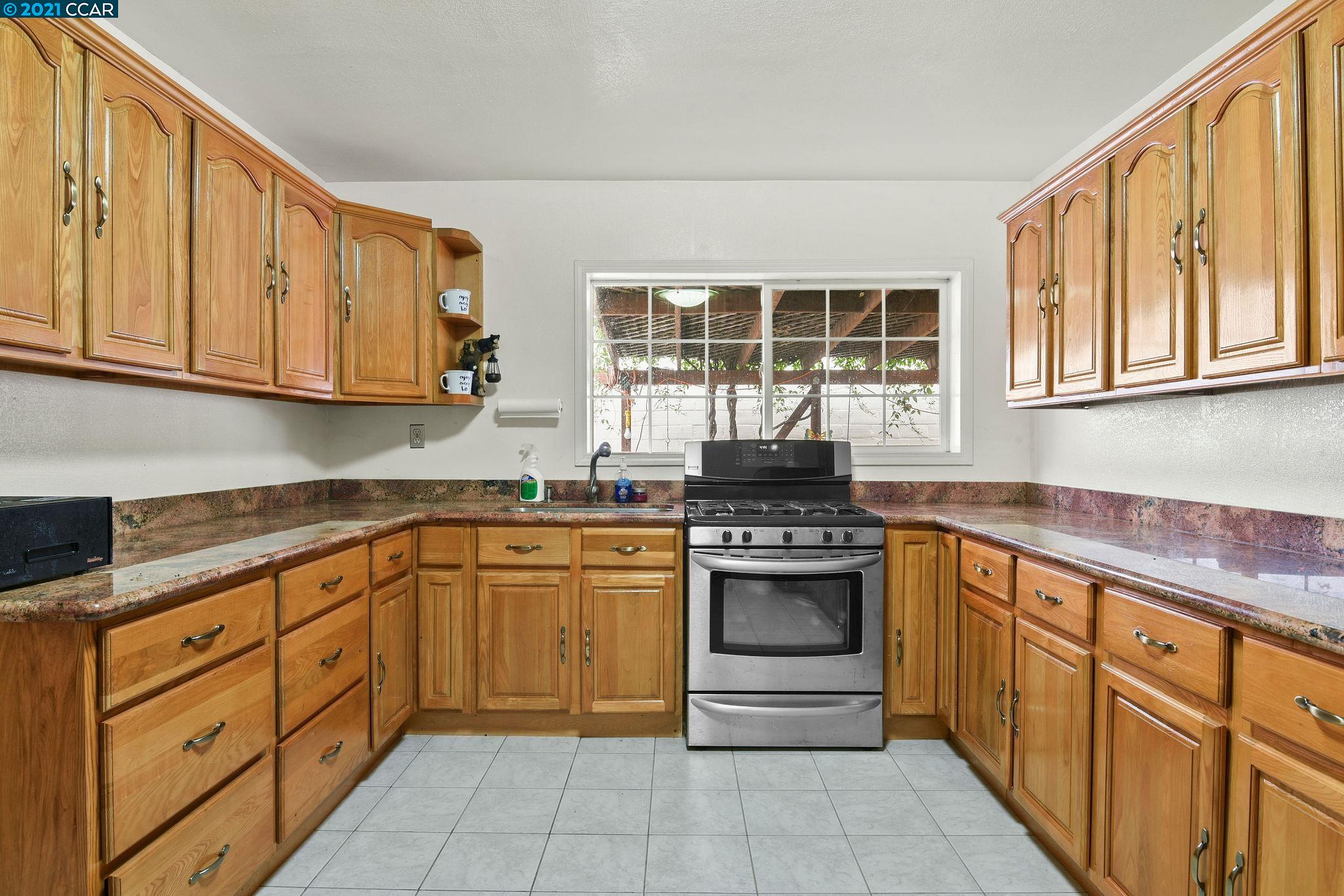 7332 International Blvd, OAKLAND, California 94621, ,Comm Industrial For Sale,For Sale,International Blvd,40972885