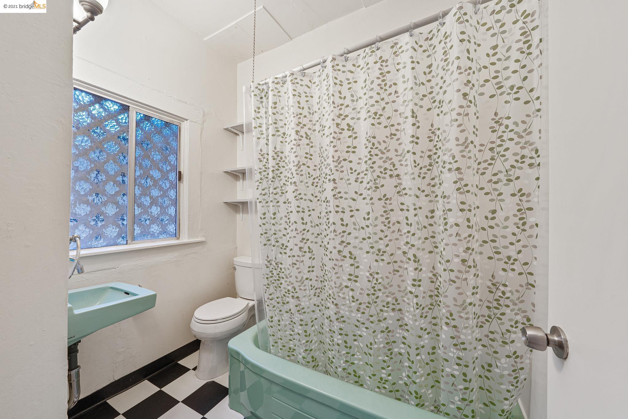 611 Grand, OAKLAND, California 94612, ,Comm Ri Multi-units 5+,For Sale,Grand,40973164
