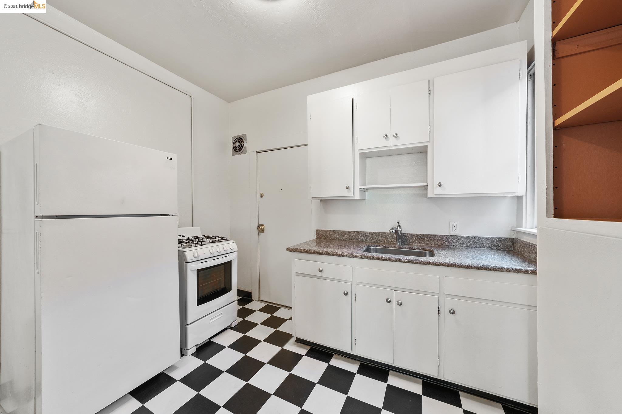611 Grand, OAKLAND, California 94612, ,Comm Ri Multi-units 5+,For Sale,Grand,40973164