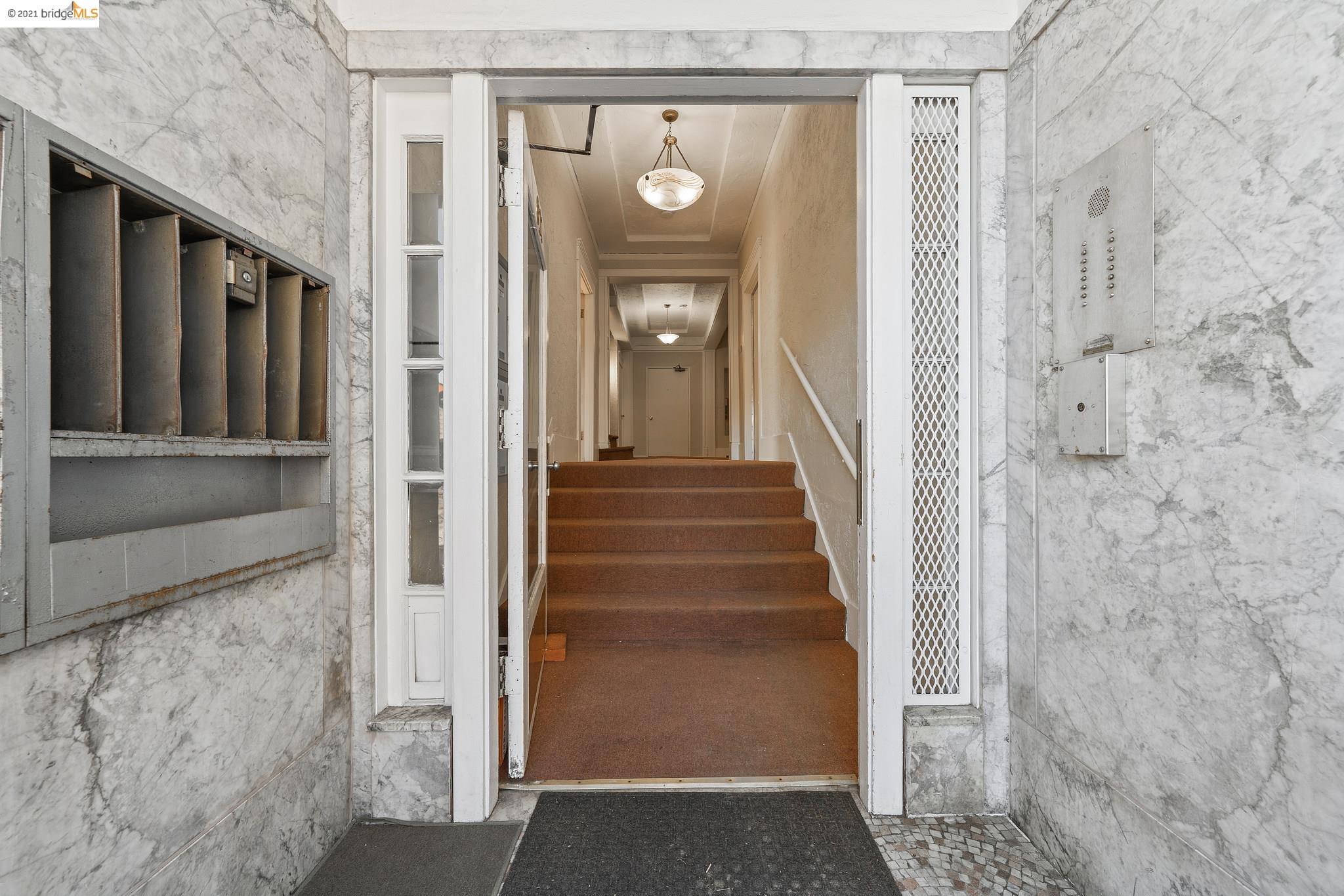 611 Grand, OAKLAND, California 94612, ,Comm Ri Multi-units 5+,For Sale,Grand,40973164