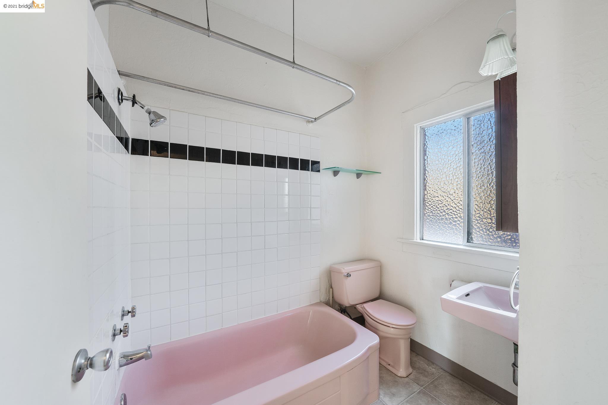 611 Grand, OAKLAND, California 94612, ,Comm Ri Multi-units 5+,For Sale,Grand,40973164