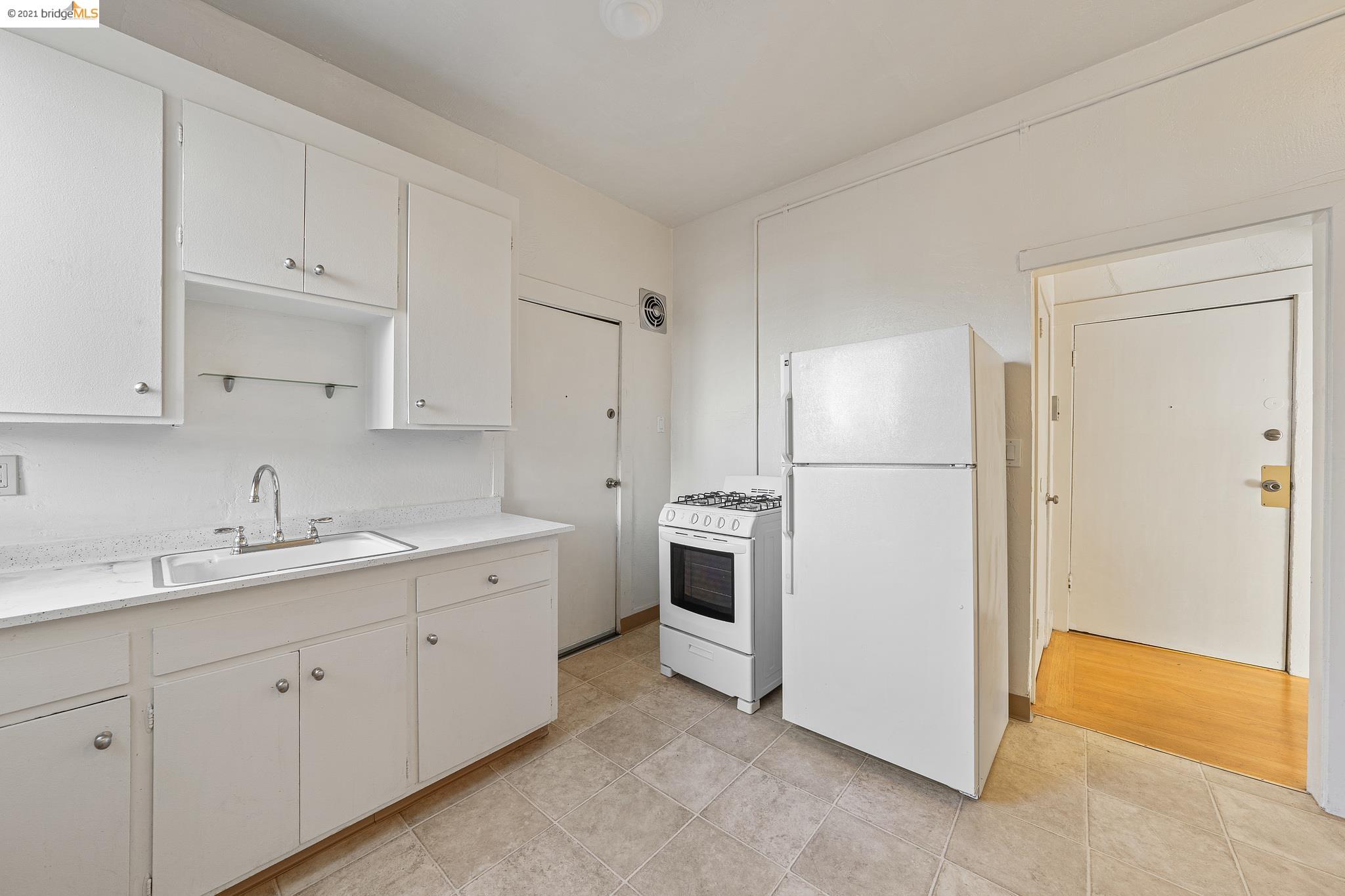 611 Grand, OAKLAND, California 94612, ,Comm Ri Multi-units 5+,For Sale,Grand,40973164