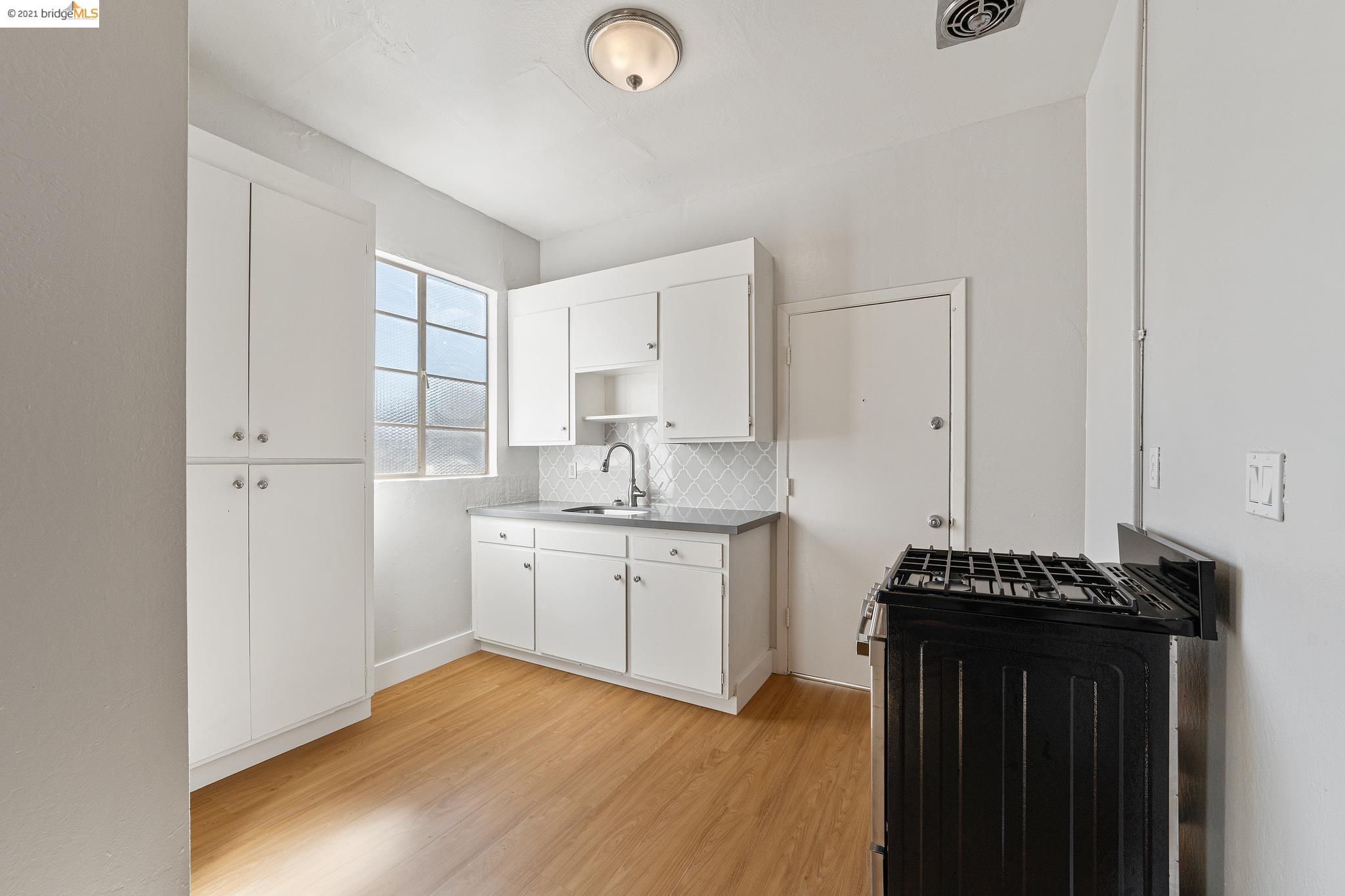 611 Grand, OAKLAND, California 94612, ,Comm Ri Multi-units 5+,For Sale,Grand,40973164