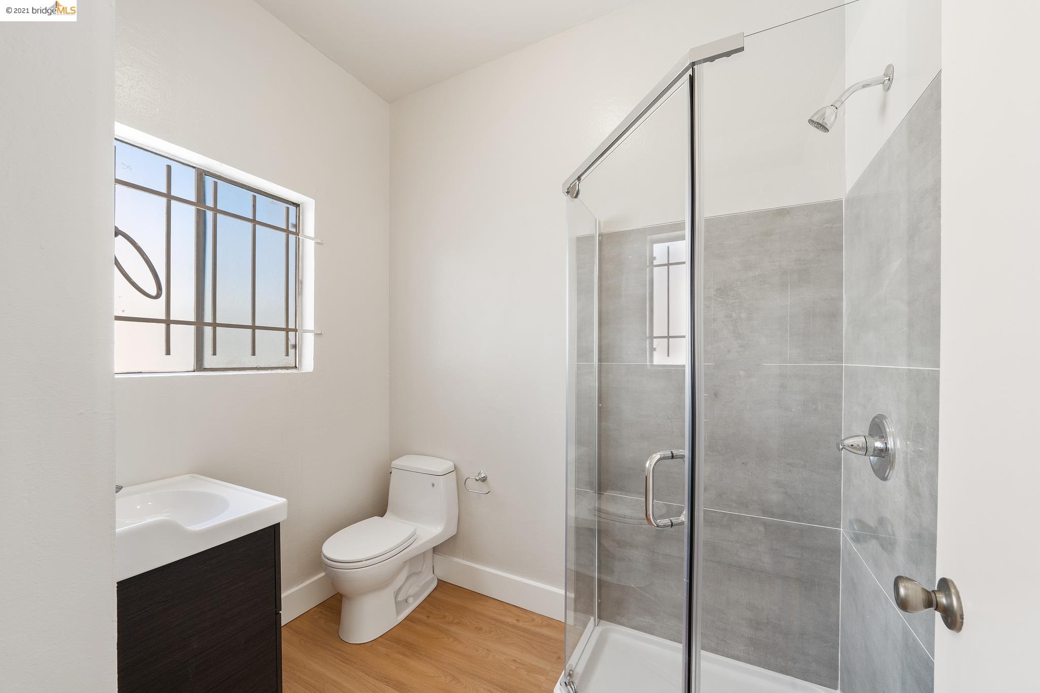 611 Grand, OAKLAND, California 94612, ,Comm Ri Multi-units 5+,For Sale,Grand,40973164