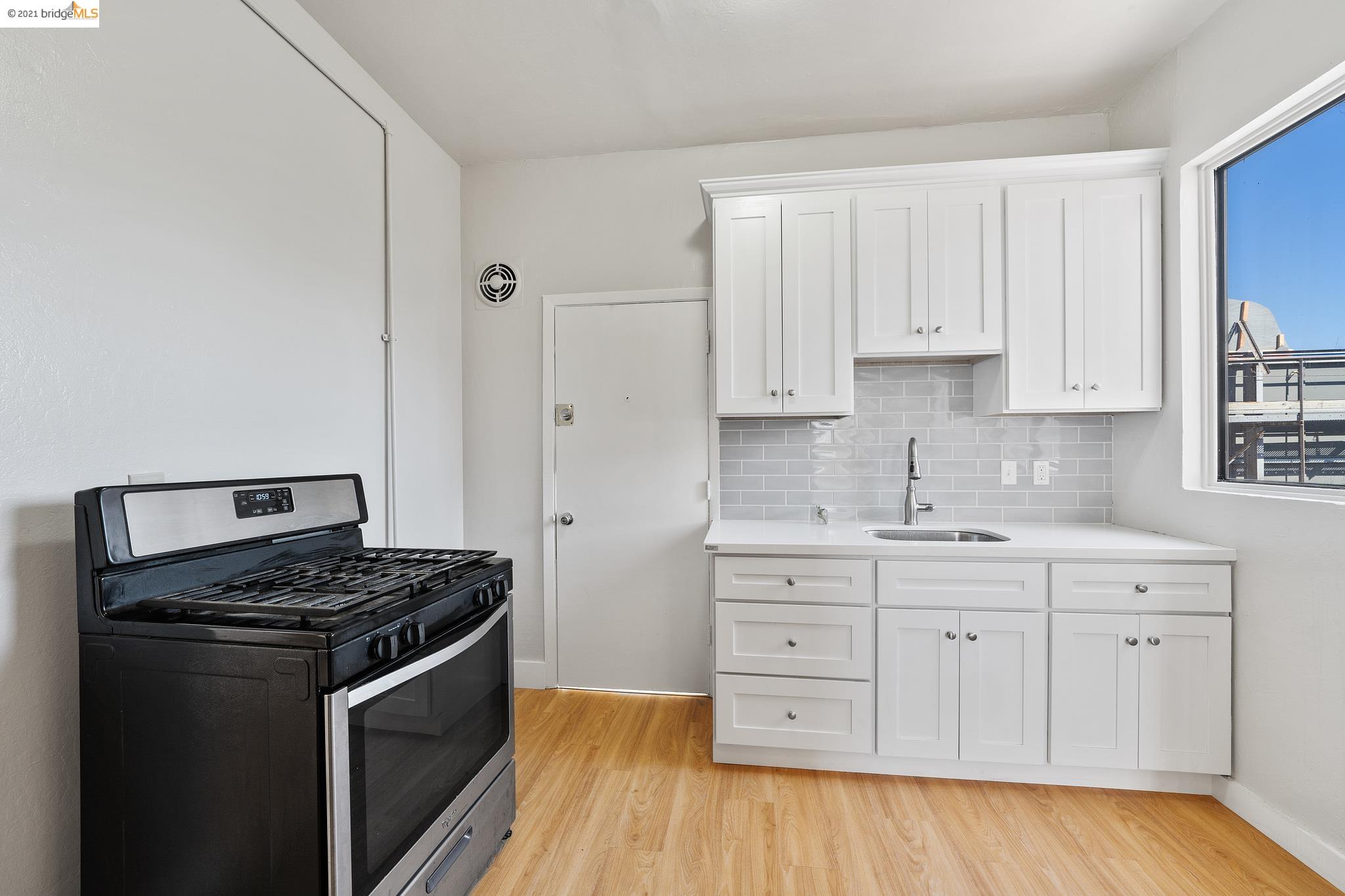 611 Grand, OAKLAND, California 94612, ,Comm Ri Multi-units 5+,For Sale,Grand,40973164