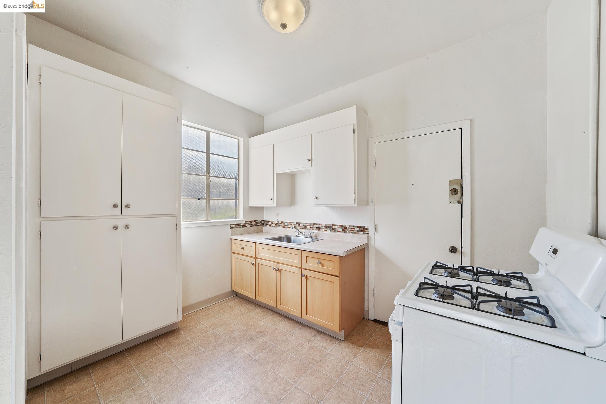 611 Grand, OAKLAND, California 94612, ,Comm Ri Multi-units 5+,For Sale,Grand,40973164