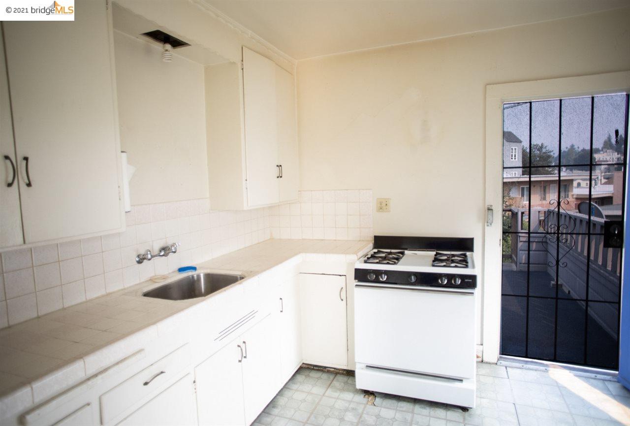 318 Portland Ave, OAKLAND, California 94606, ,Comm Ri Multi-units 5+,For Sale,Portland Ave,40974802