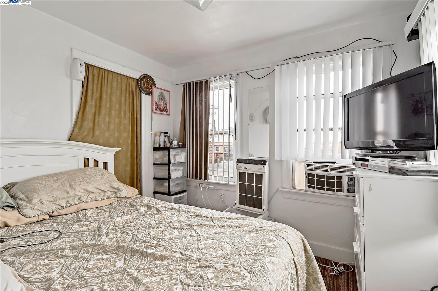 1505 37Th Ave, OAKLAND, California 94601, ,Comm Ri Multi-units 5+,For Sale,37Th Ave,40975272