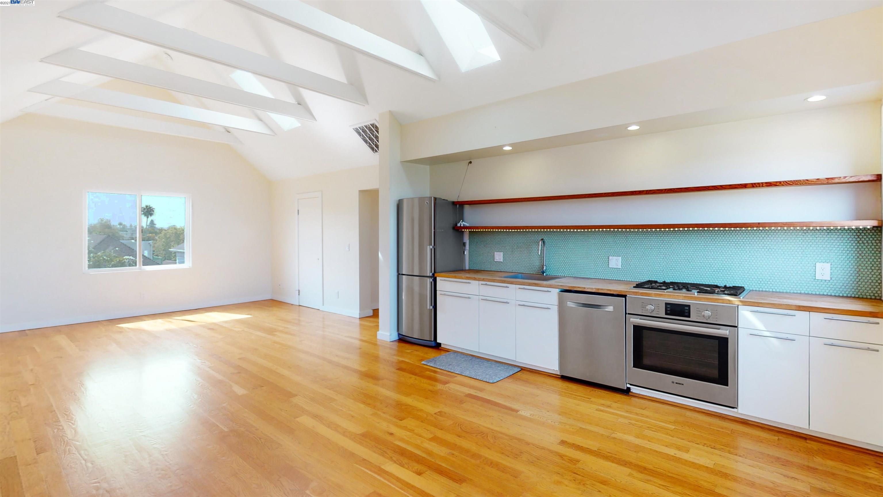 2043 7Th Ave, OAKLAND, California 94606, ,Comm Ri Multi-units 5+,For Sale,7Th Ave,40975496