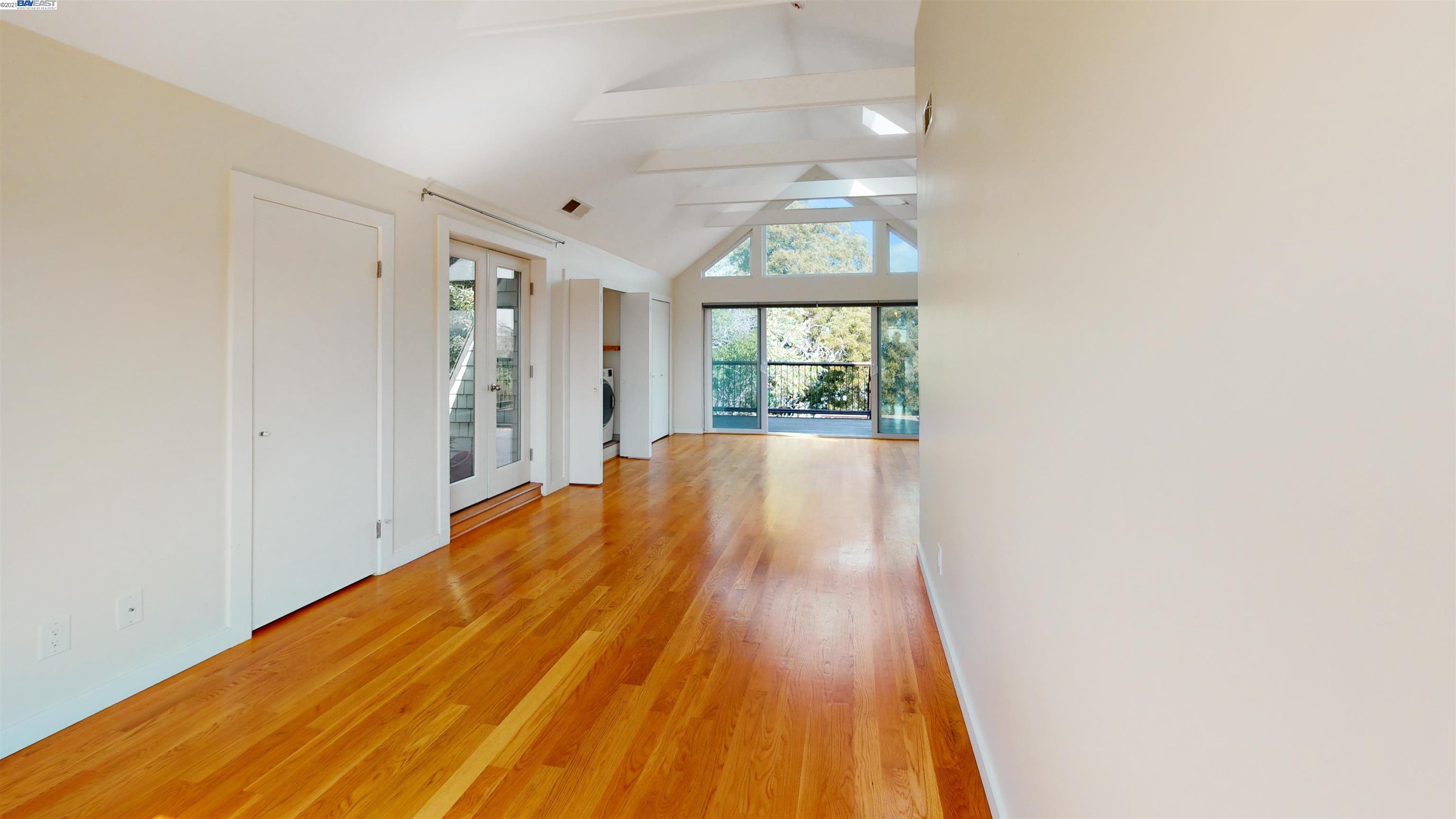2043 7Th Ave, OAKLAND, California 94606, ,Comm Ri Multi-units 5+,For Sale,7Th Ave,40975496