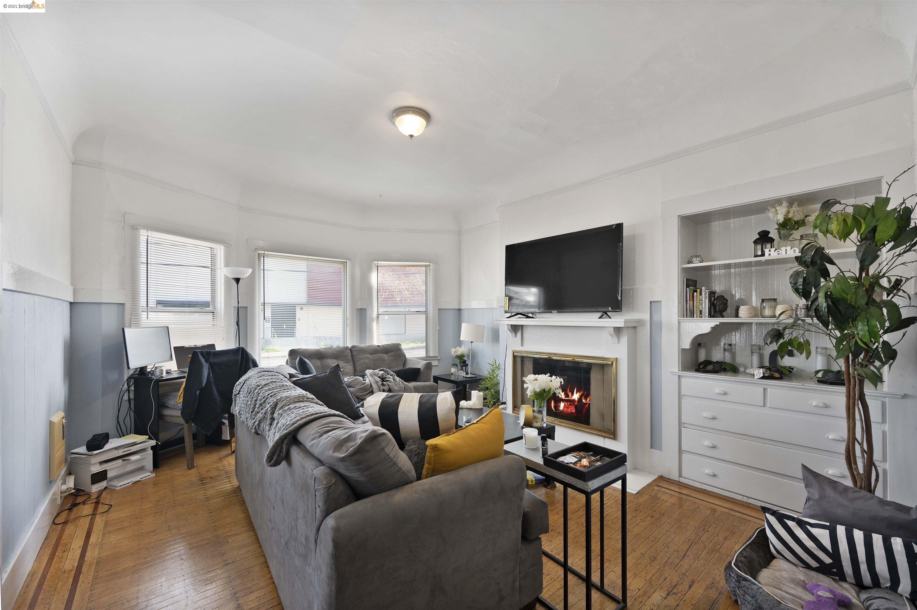 2851 West Street, OAKLAND, California 94608, ,Comm Ri Multi-units 5+,For Sale,West Street,40975797