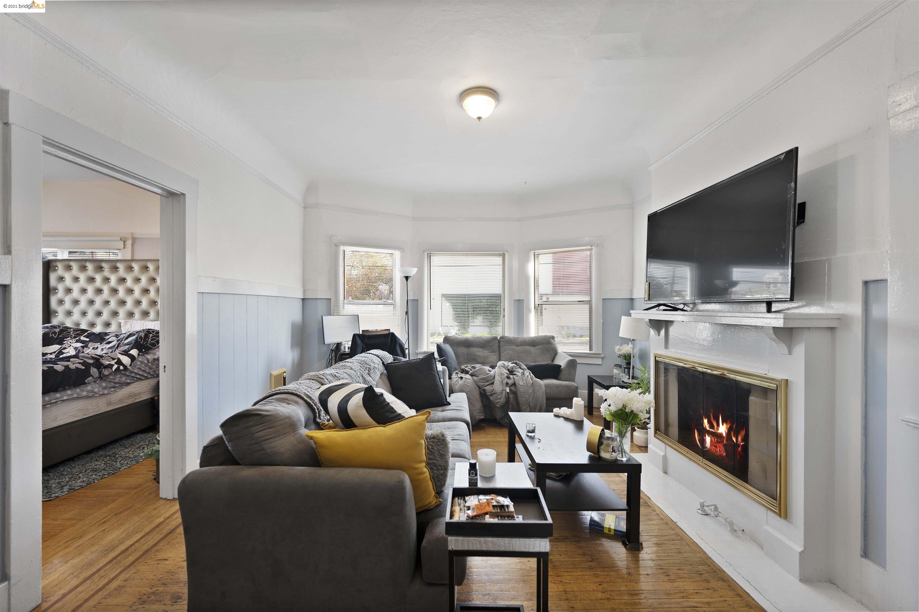 2851 West Street, OAKLAND, California 94608, ,Comm Ri Multi-units 5+,For Sale,West Street,40975797