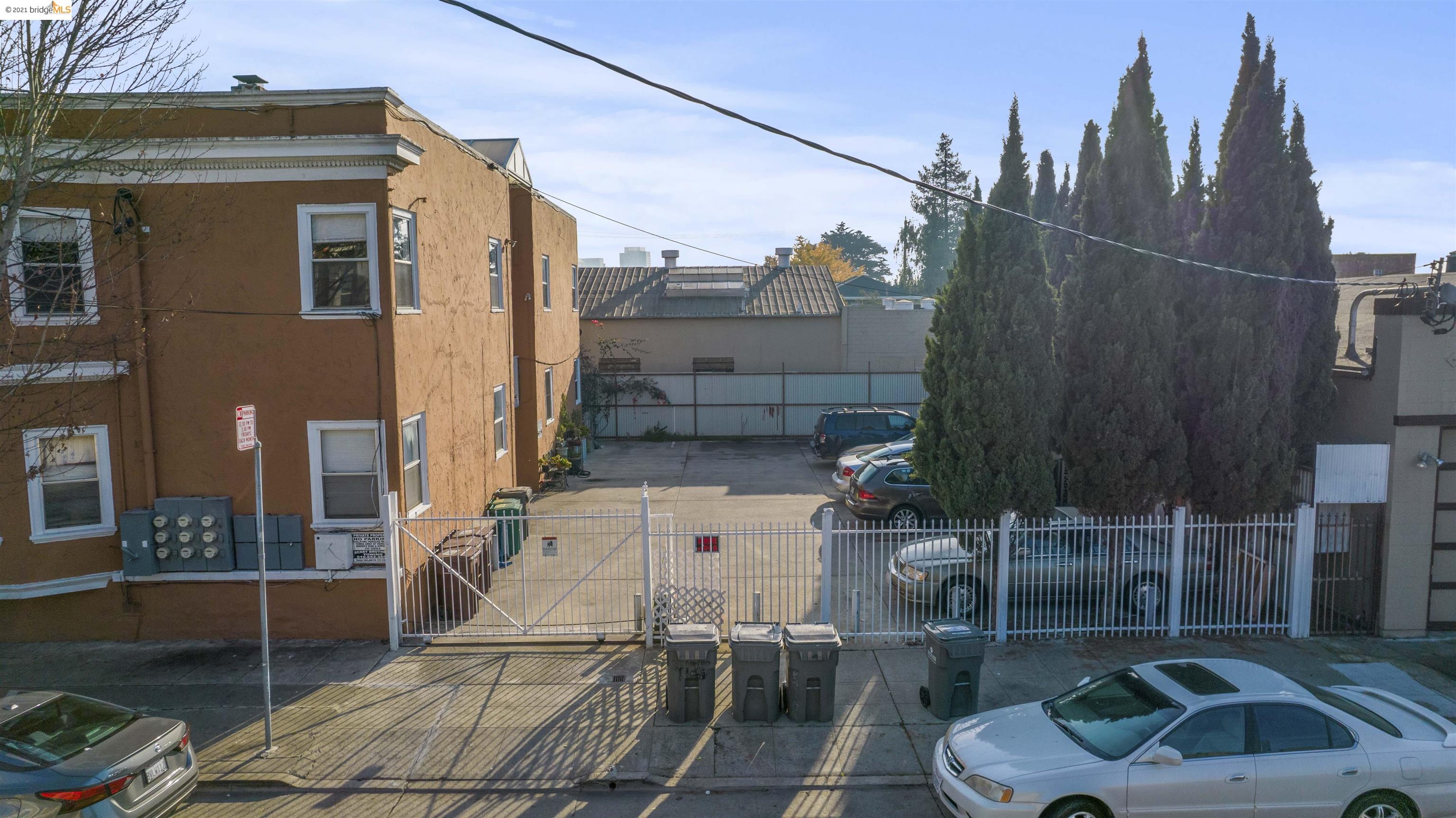 2851 West Street, OAKLAND, California 94608, ,Comm Ri Multi-units 5+,For Sale,West Street,40975797