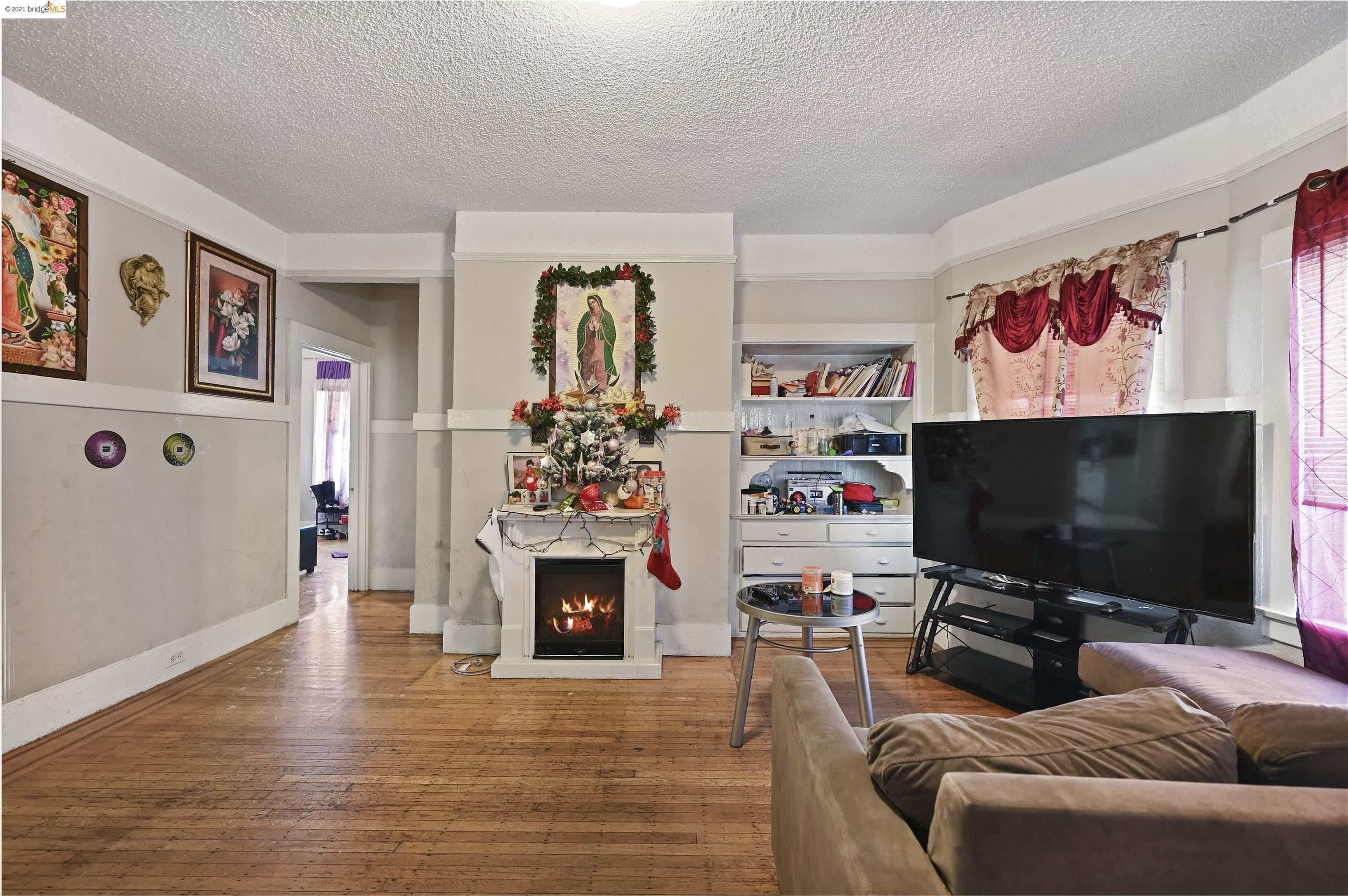 2851 West Street, OAKLAND, California 94608, ,Comm Ri Multi-units 5+,For Sale,West Street,40975797