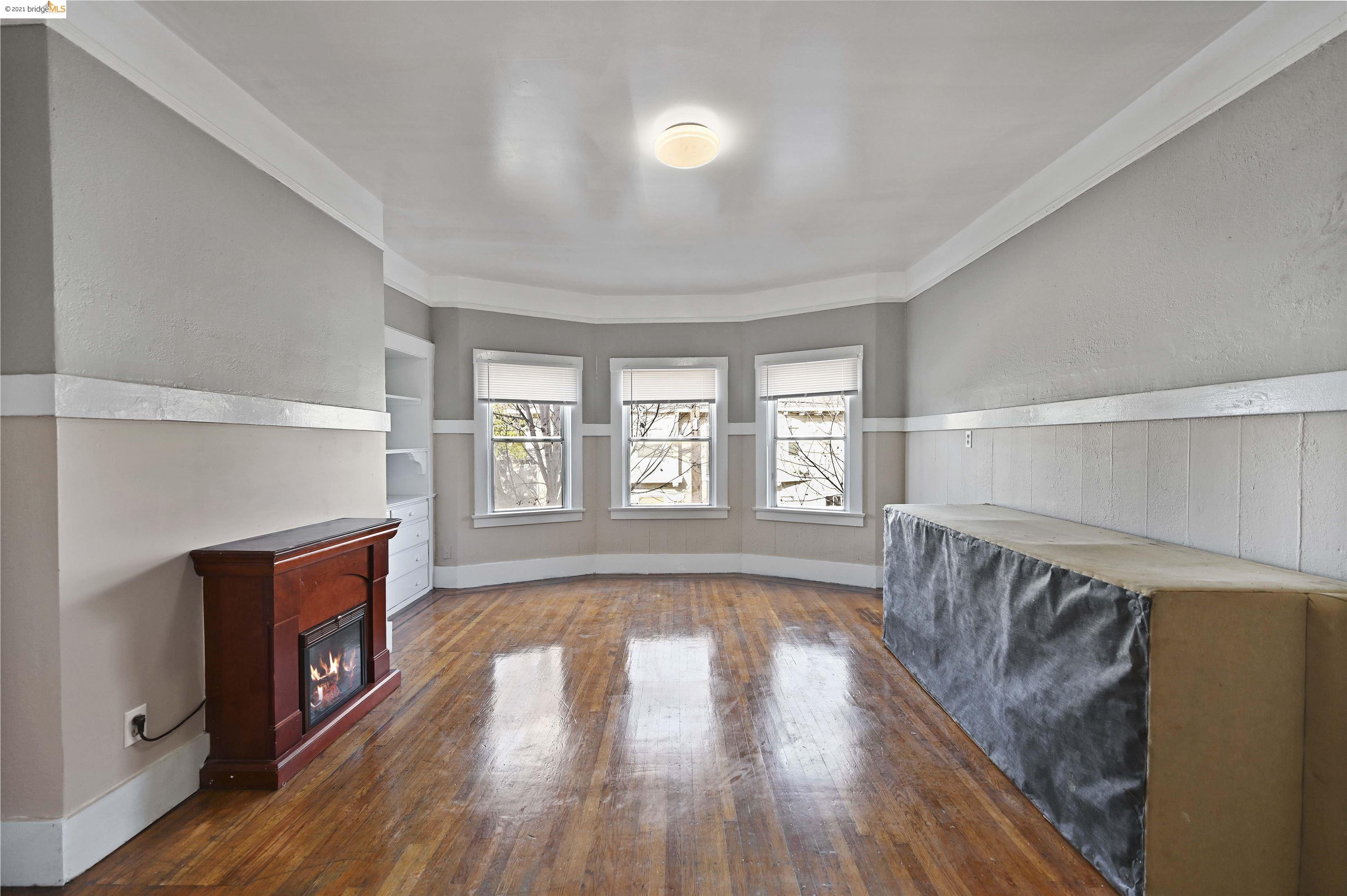 2851 West Street, OAKLAND, California 94608, ,Comm Ri Multi-units 5+,For Sale,West Street,40975797