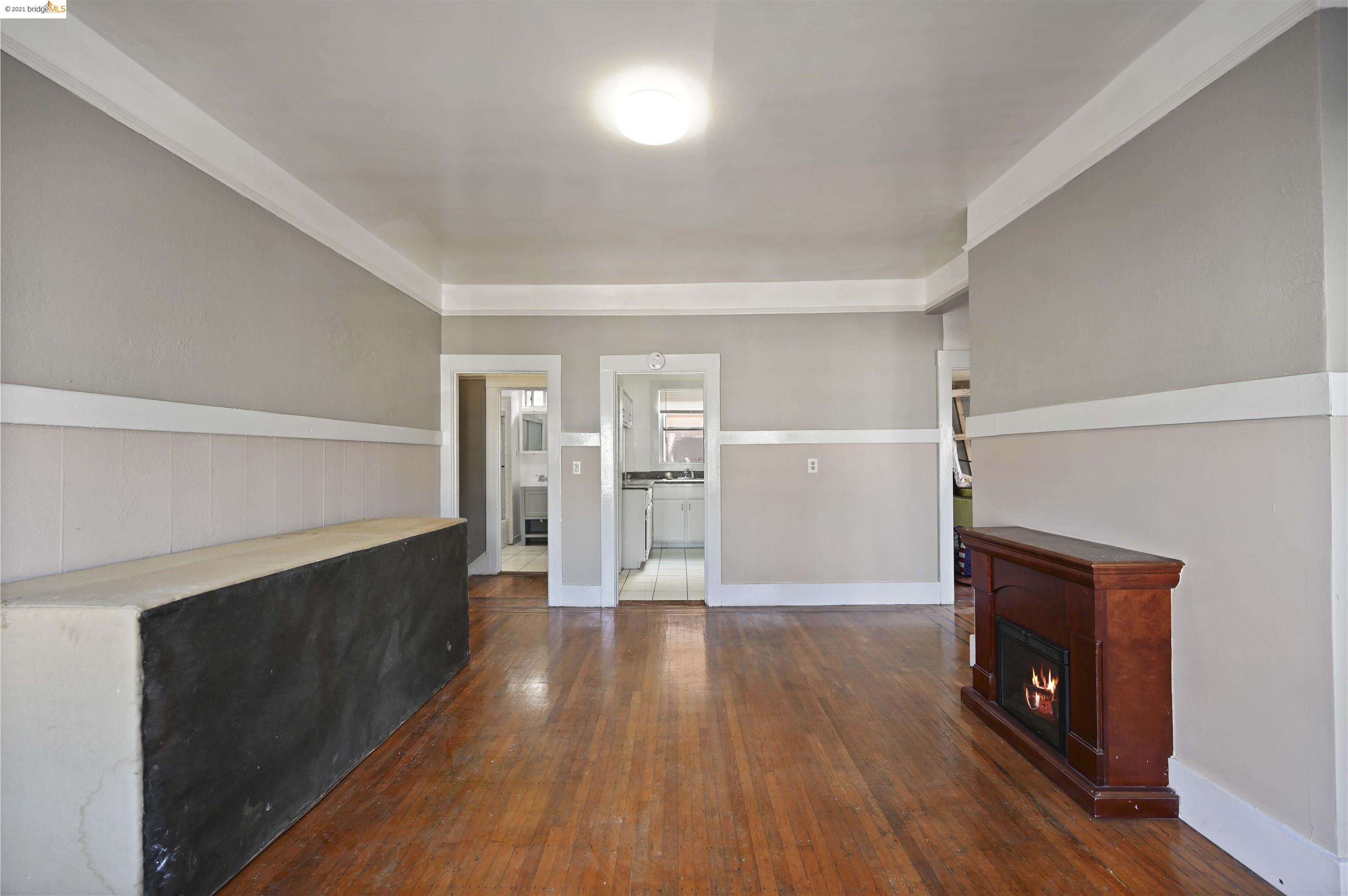 2851 West Street, OAKLAND, California 94608, ,Comm Ri Multi-units 5+,For Sale,West Street,40975797