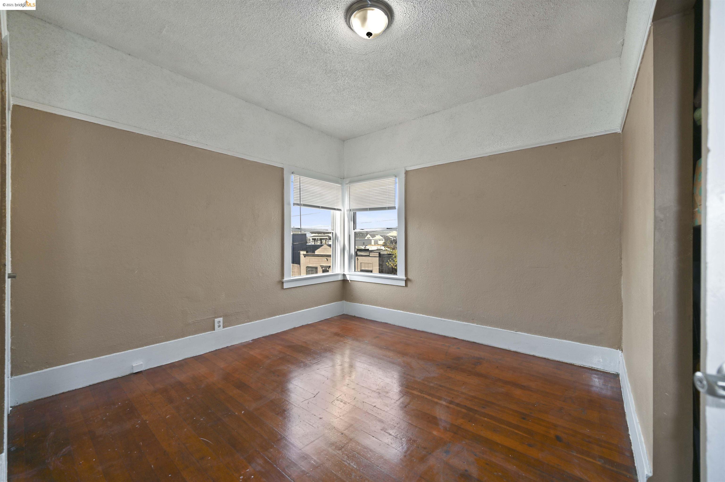 2851 West Street, OAKLAND, California 94608, ,Comm Ri Multi-units 5+,For Sale,West Street,40975797