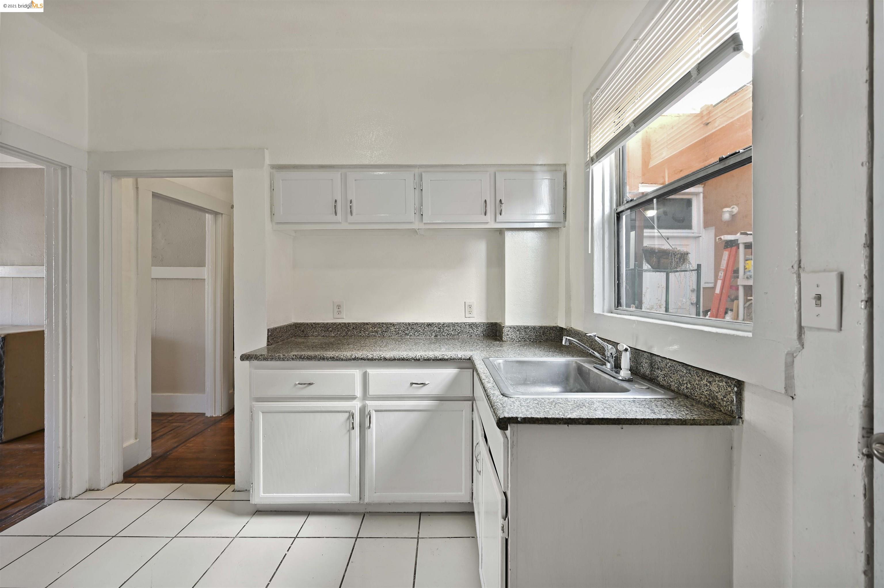2851 West Street, OAKLAND, California 94608, ,Comm Ri Multi-units 5+,For Sale,West Street,40975797