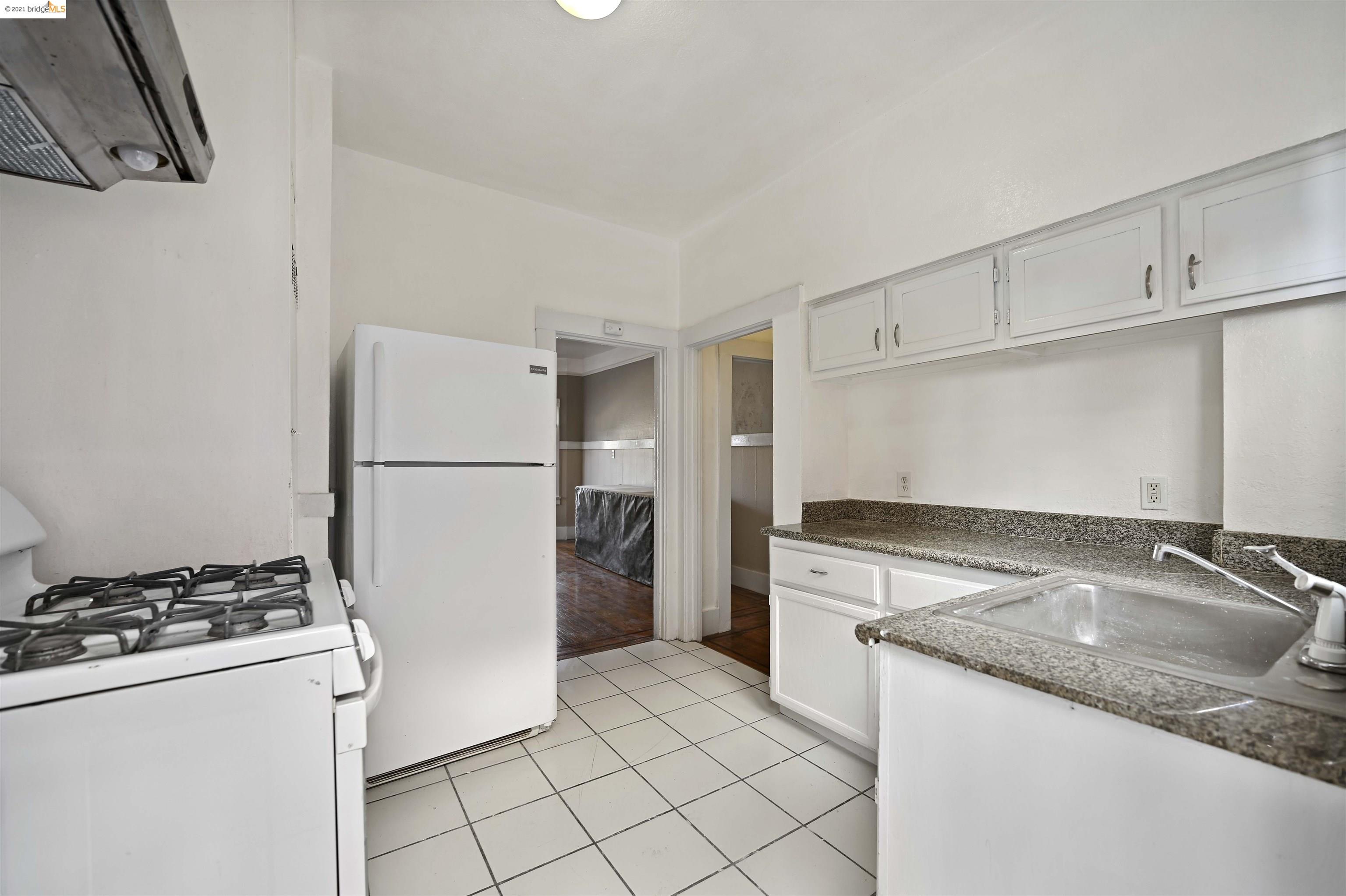 2851 West Street, OAKLAND, California 94608, ,Comm Ri Multi-units 5+,For Sale,West Street,40975797