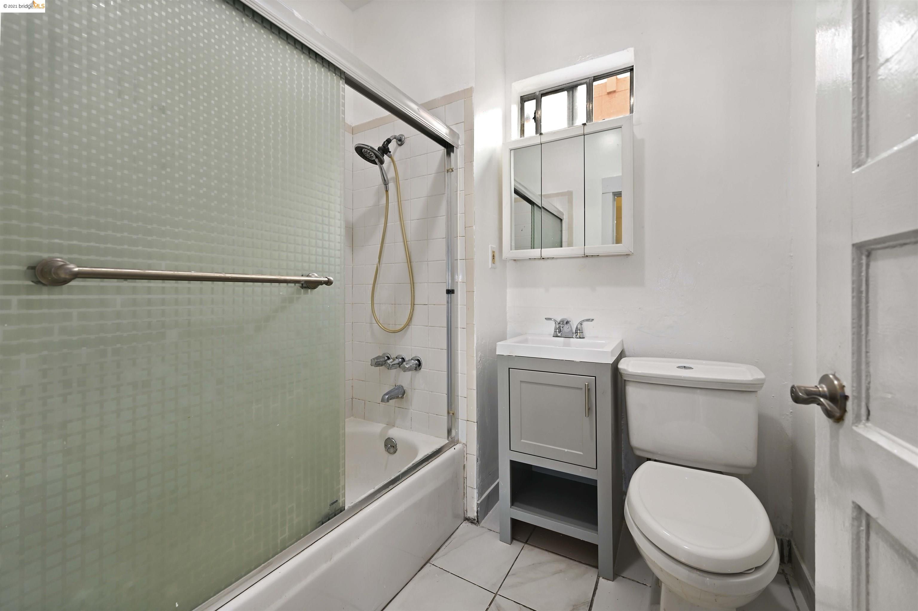 2851 West Street, OAKLAND, California 94608, ,Comm Ri Multi-units 5+,For Sale,West Street,40975797