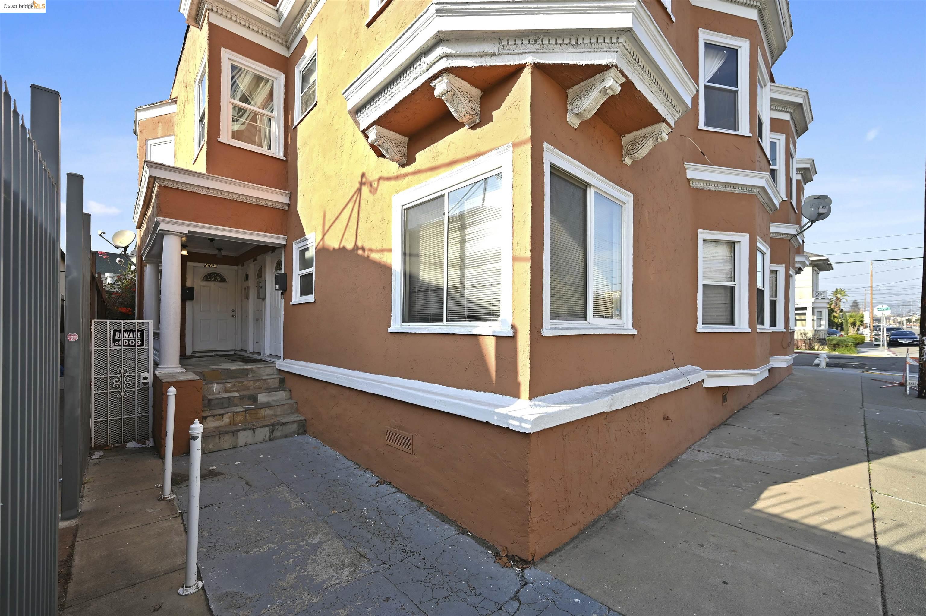 2851 West Street, OAKLAND, California 94608, ,Comm Ri Multi-units 5+,For Sale,West Street,40975797