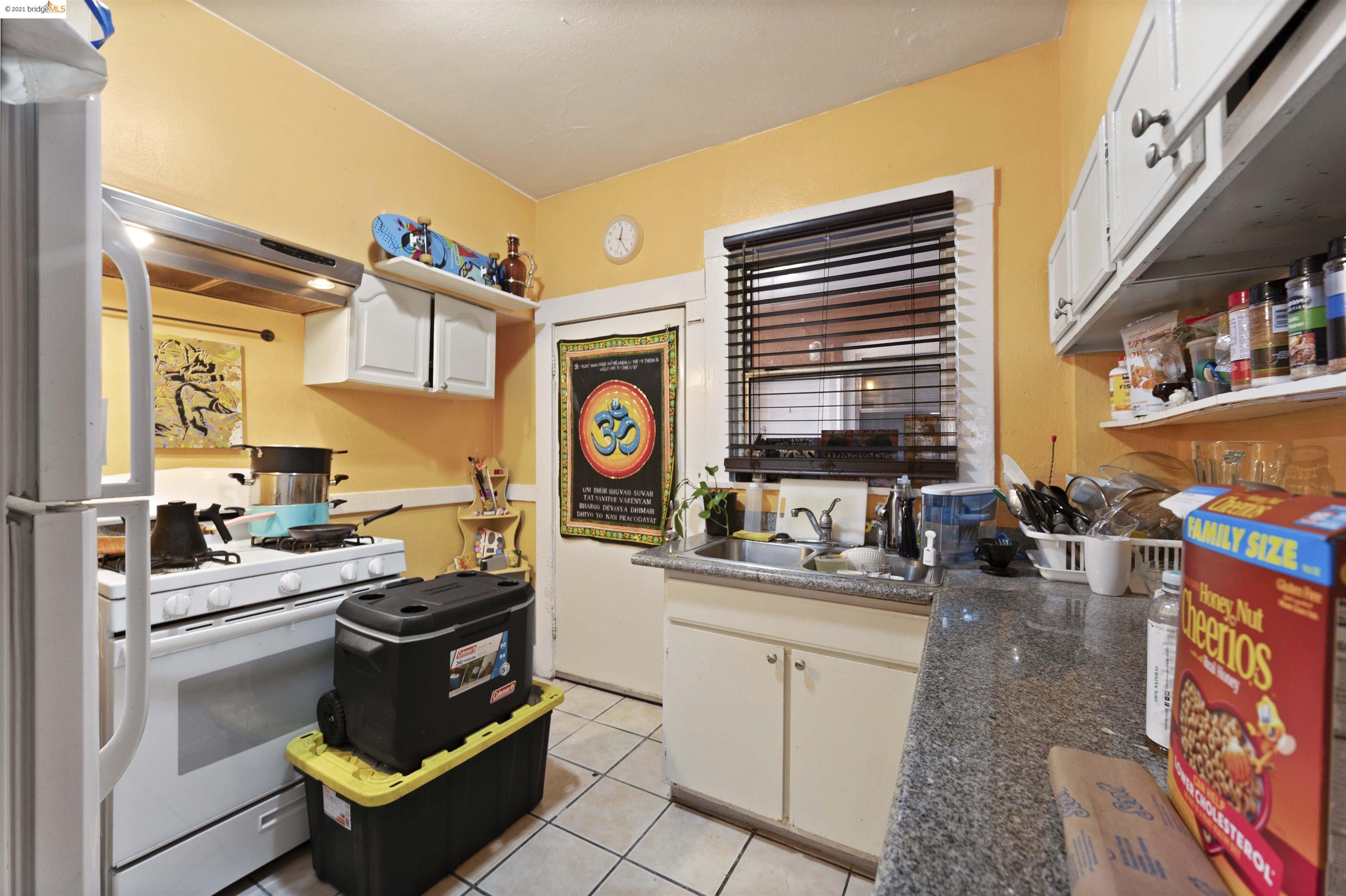 2851 West Street, OAKLAND, California 94608, ,Comm Ri Multi-units 5+,For Sale,West Street,40975797