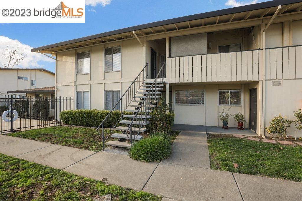 More Details about MLS # 41017444 : 2525 WALTERS WAY # 11