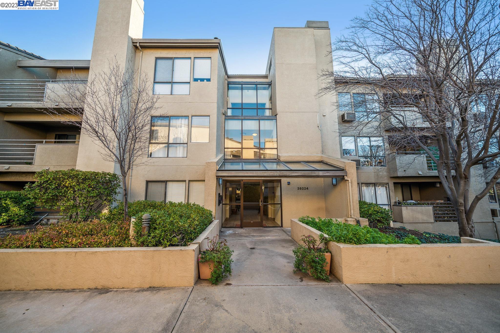 More Details about MLS # 41017907 : 39224 GUARDINO DR # 306
