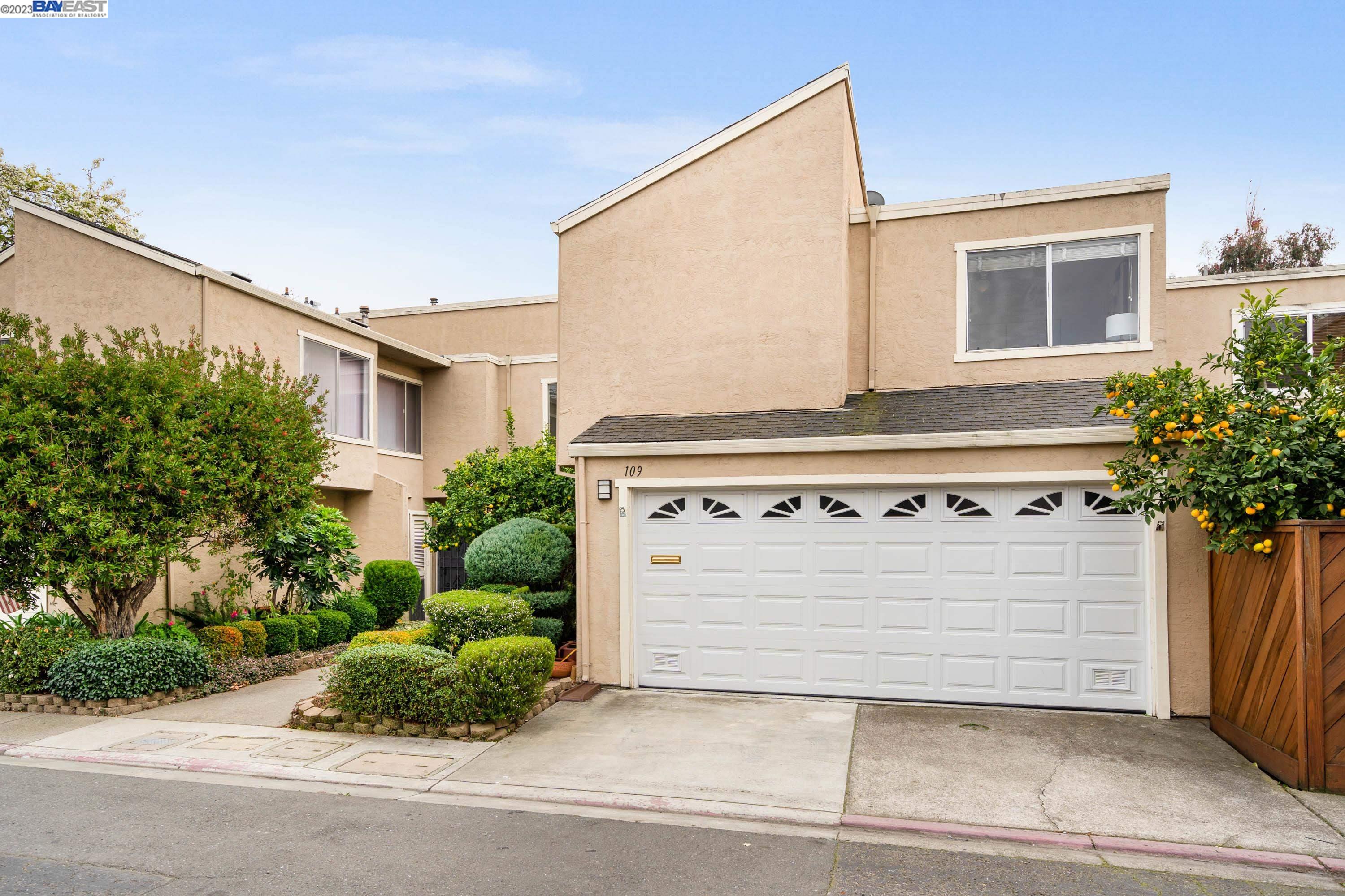 Browse active condo listings in BRIARWOOD
