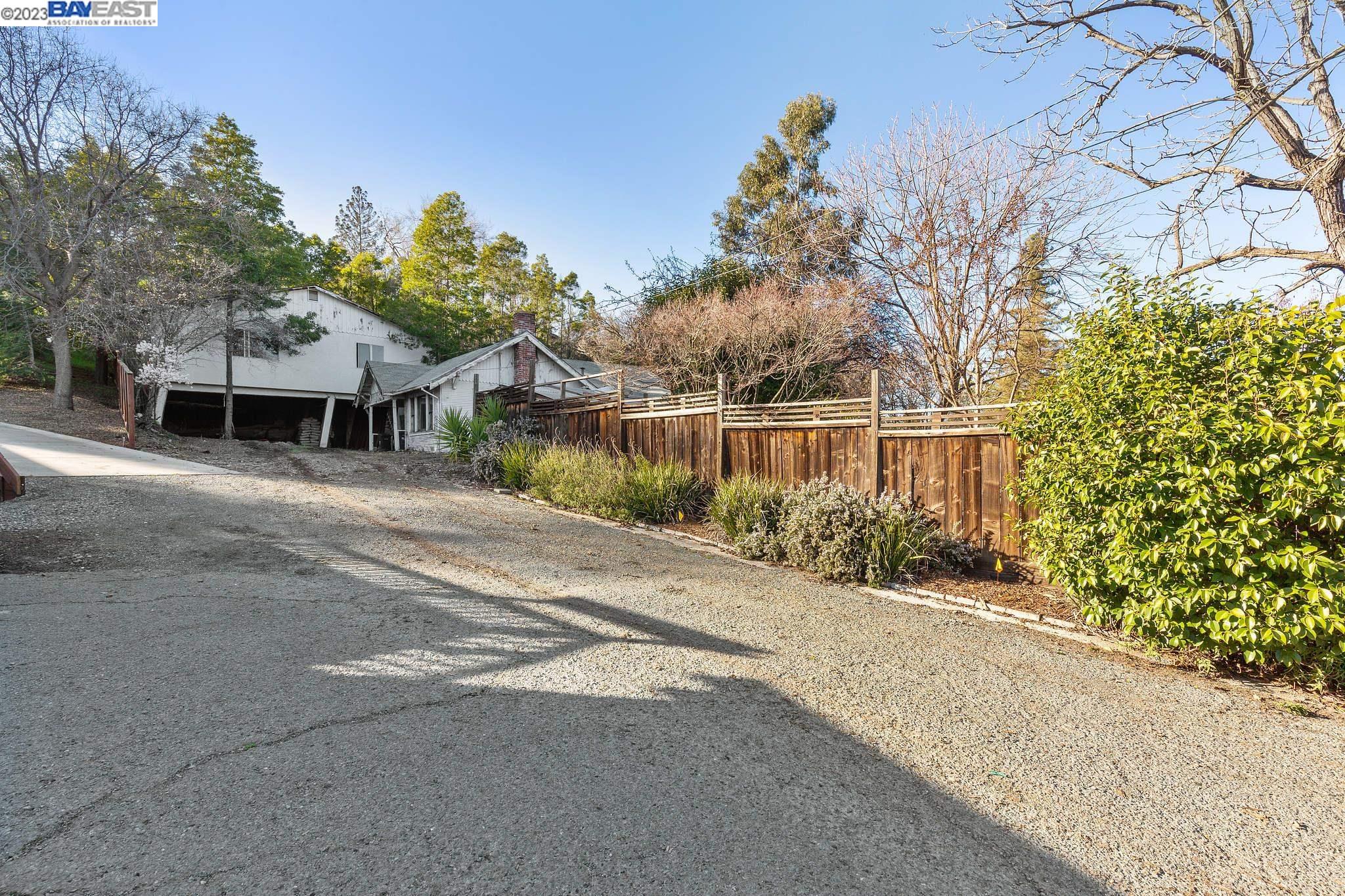 2447 Warren Ln, Walnut Creek, California 94597, 2 Bedrooms Bedrooms, 5 Rooms Rooms,1 BathroomBathrooms,Residential,For Sale,2447 Warren Ln,41018905